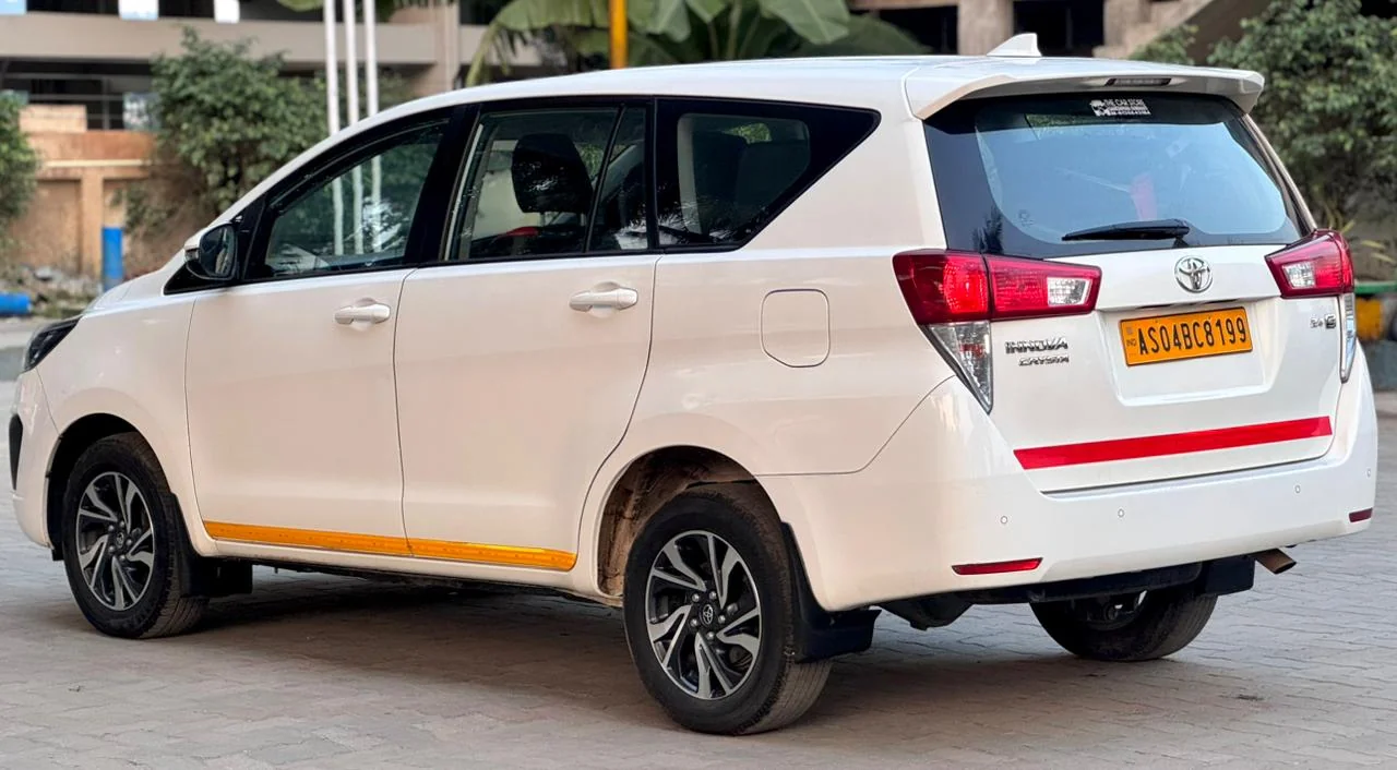 Toyota Innova Crysta - Thumbnail 12