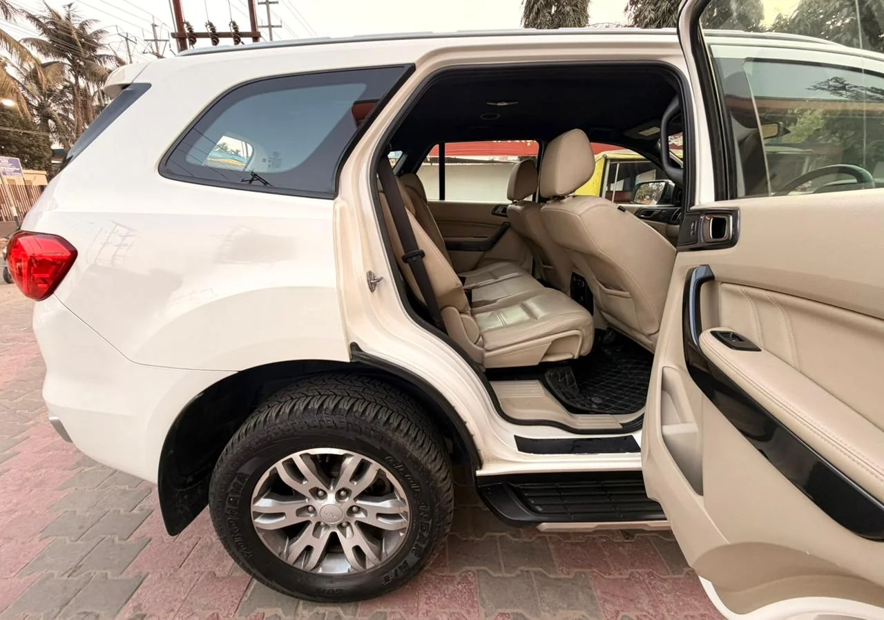 Ford Endeavour - Thumbnail 6