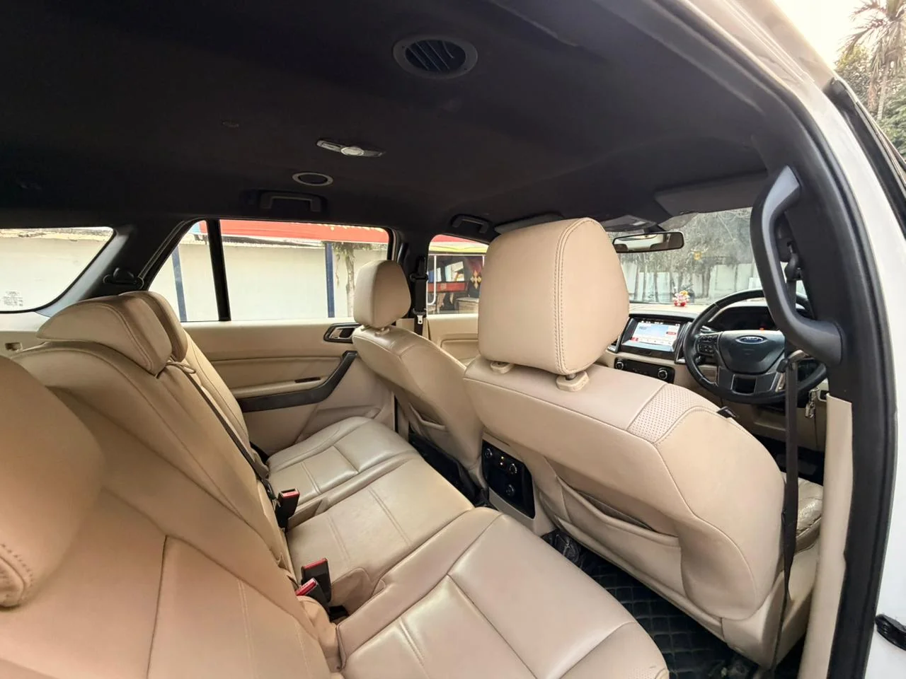 Ford Endeavour - Thumbnail 10