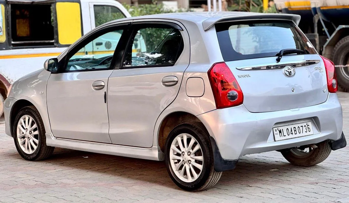 Toyota Etios - Thumbnail 4