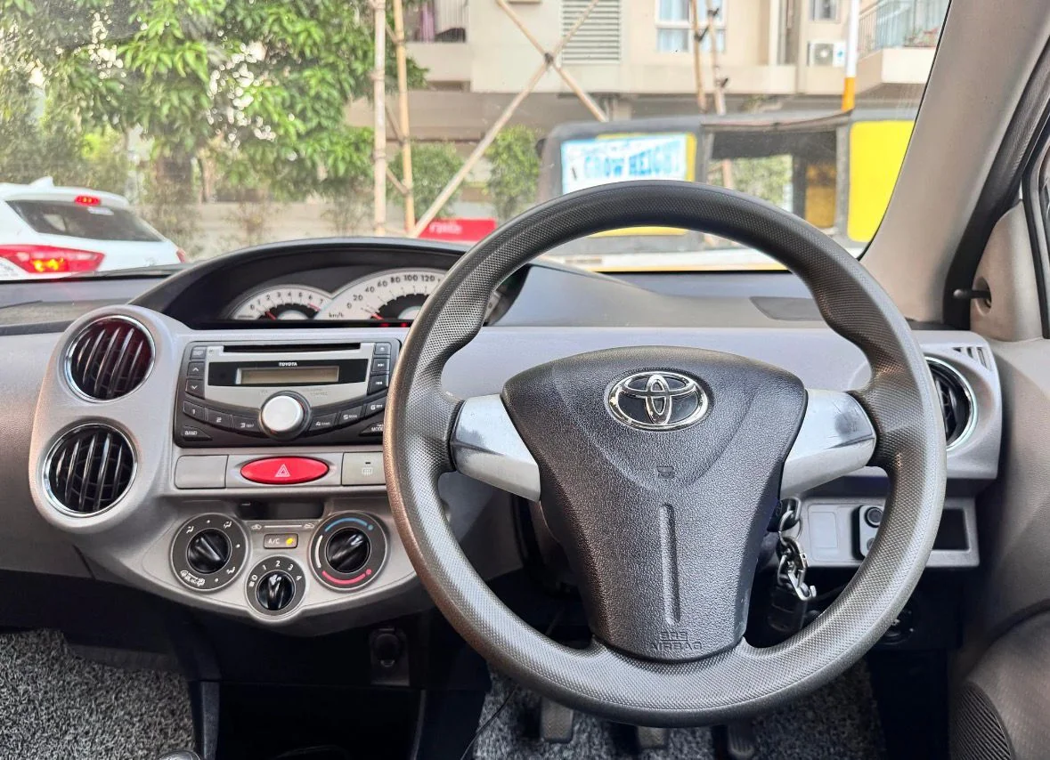 Toyota Etios - Thumbnail 6