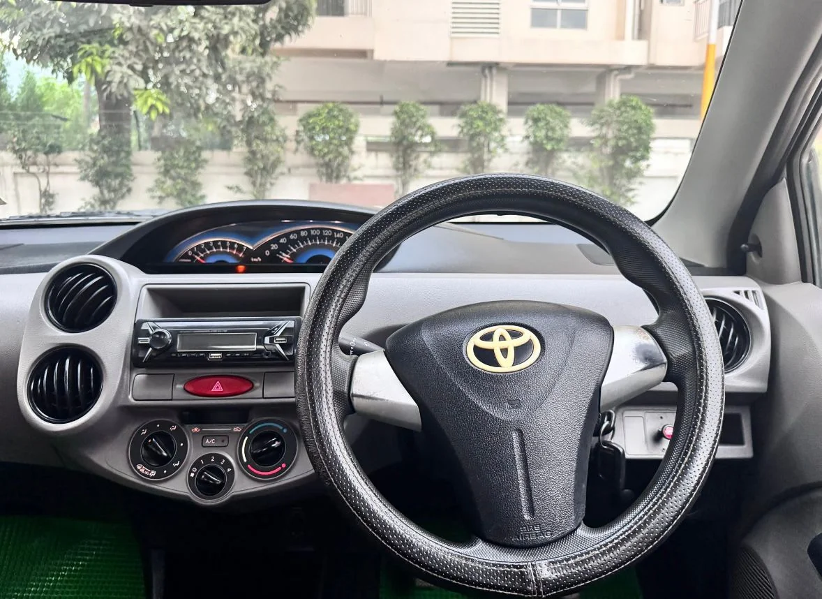 Toyota Etios - Thumbnail 6