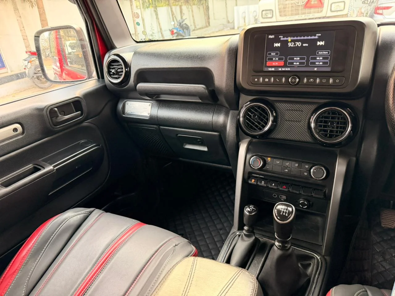 Mahindra Thar - Thumbnail 9