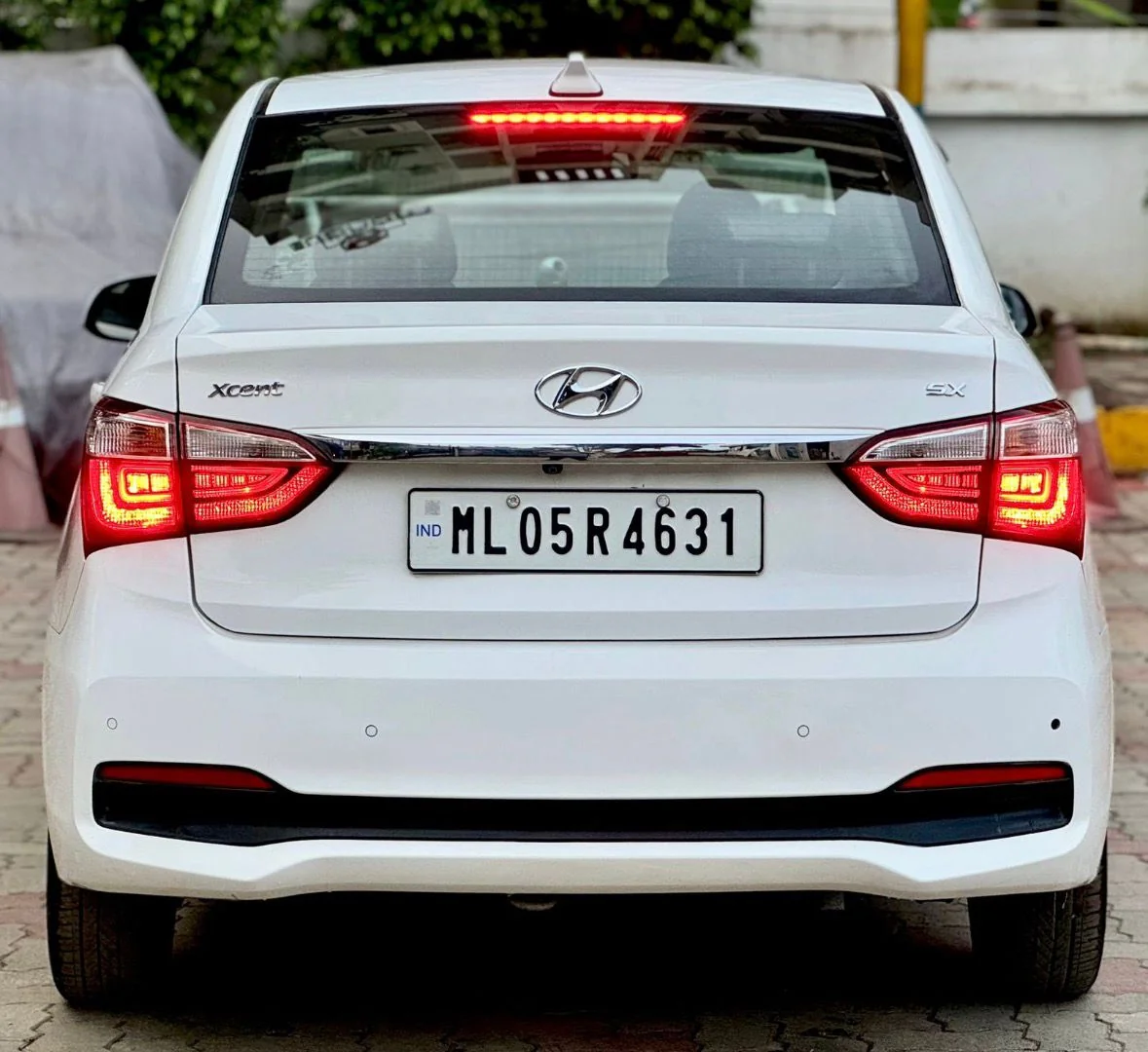 Hyundai Xcent - Thumbnail 4