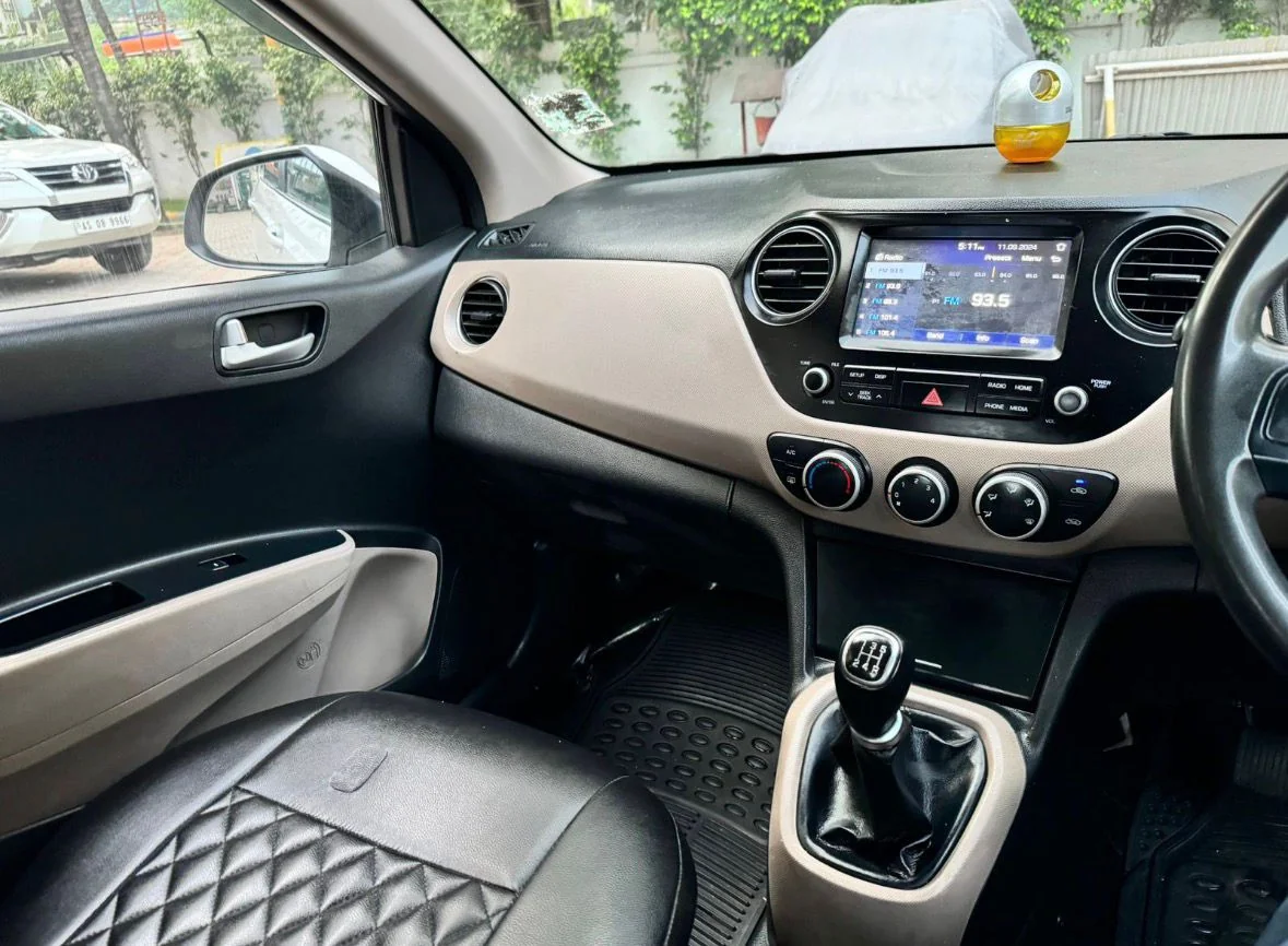 Hyundai Xcent - Thumbnail 6