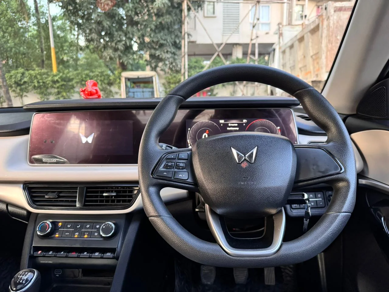 Mahindra XUV700 - Thumbnail 10