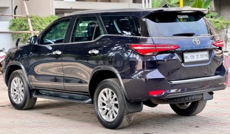Toyota Fortuner - Thumbnail 2