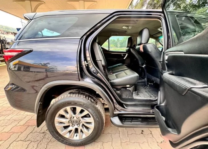 Toyota Fortuner - Thumbnail 6