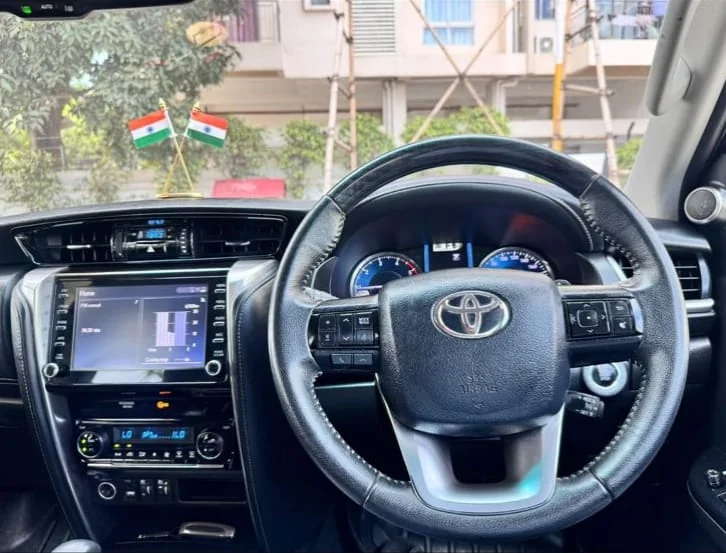 Toyota Fortuner - Thumbnail 7