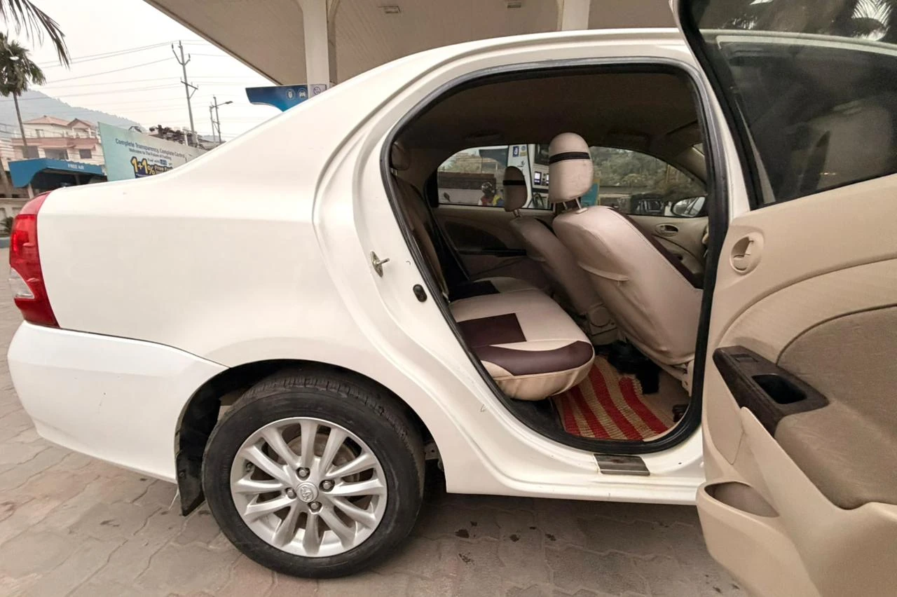 Toyota Etios - Thumbnail 4