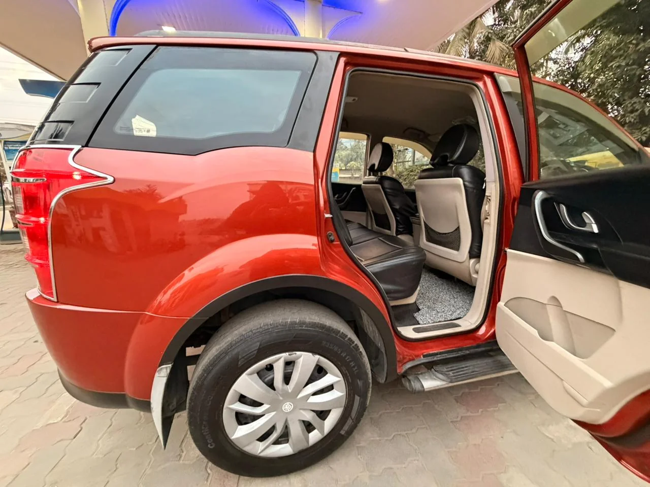 Mahindra XUV500 - Thumbnail 10