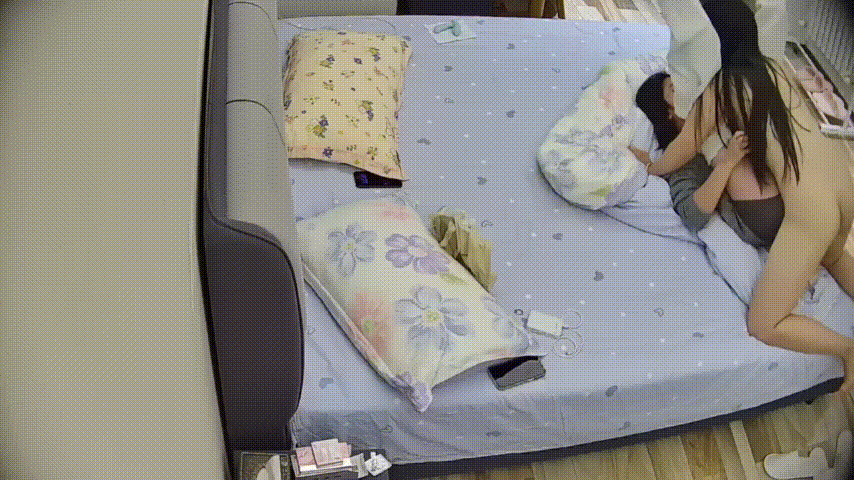 民宿酒店 12-11 很漂亮的美女被长毛怪给操了(续) 美女继续被调教爆操 最后还搞个假动作去操回来 调皮