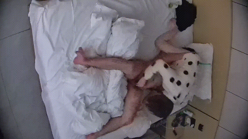 公寓酒店 12-12 眼镜男的小女友真漂亮 肤白貌美大长腿 69的时候腿真好看 女上疯狂蠕动 极致反差