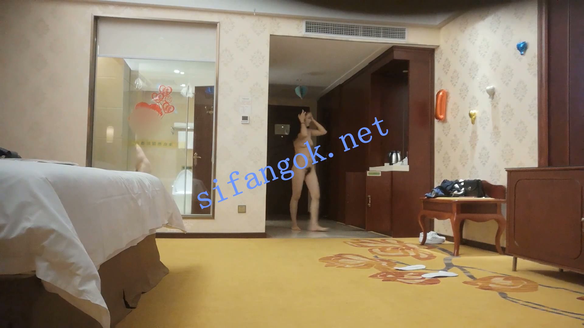 收藏级大作：酒店私约长腿172cm文静反差骚鸡女 上