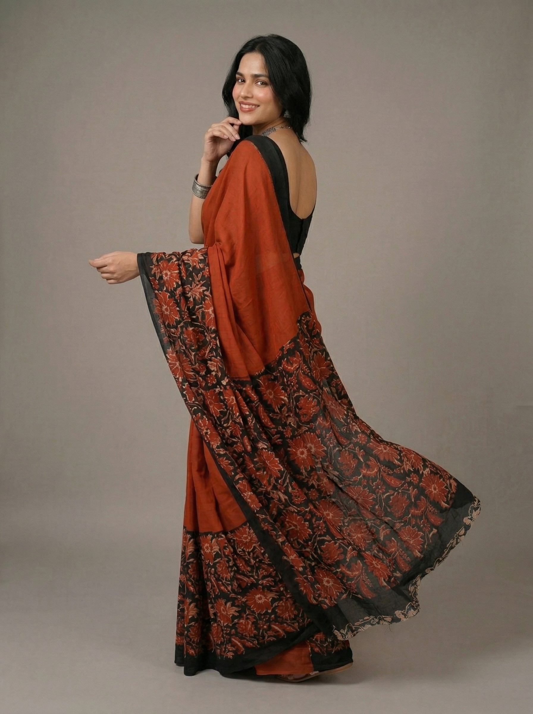 Elegant Red & Black Printed Cotton Mulmul Saree with Blouse – Bold Ethnic Style