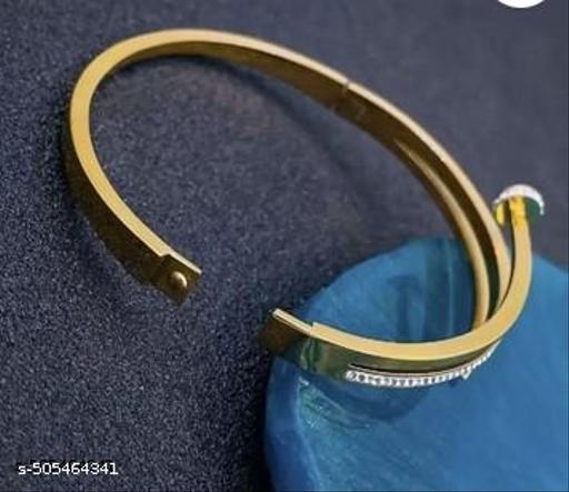 Akhilo.com  18K Gold Plated with American diamond , Durable ,Anti-Allergenic, Tarnish-Resistant Italian Nail Bracelet Chiara for Women & Girls | High Grade Stainless Steel | Cubic Zirconia | for Wedding, Engagement, Everyday, Workwear | pack of 1 | Gold  - Akhilo.com