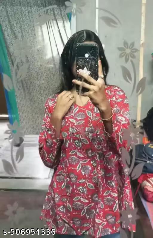 Trendy V-Neck top - Lumae