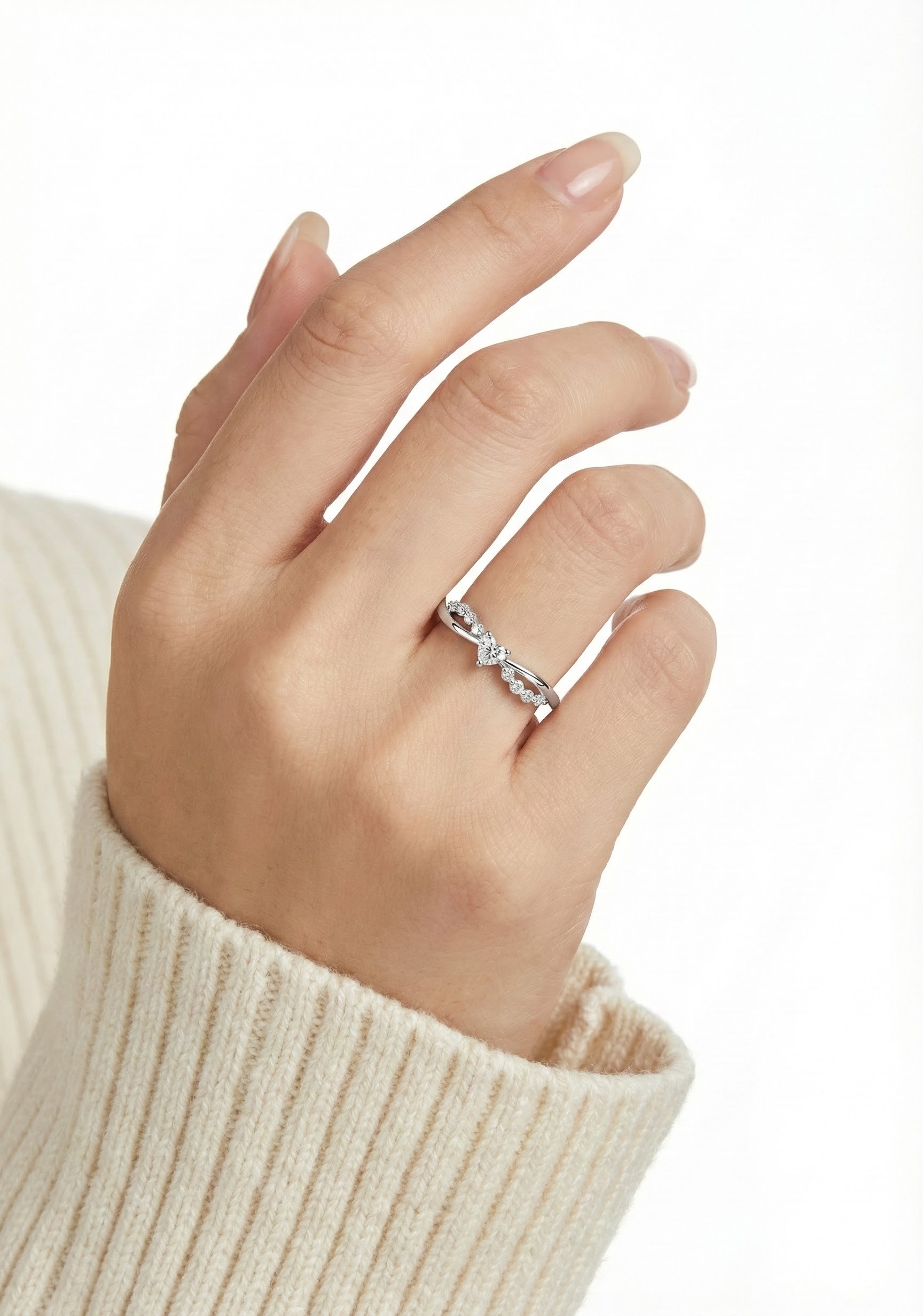 Prsten s krystaly v briliantovém řezu - detail