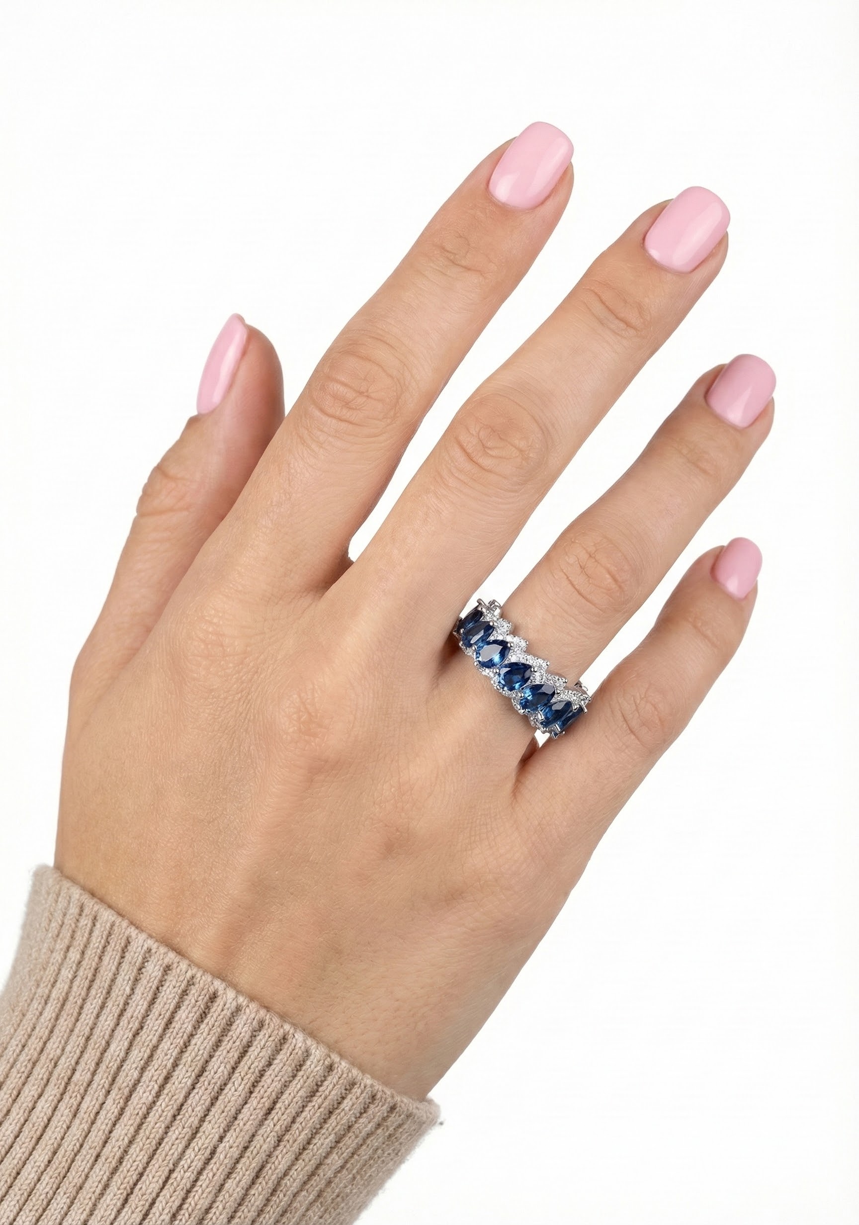 Prsten v barvě safíru a osazeními krystaly - detail