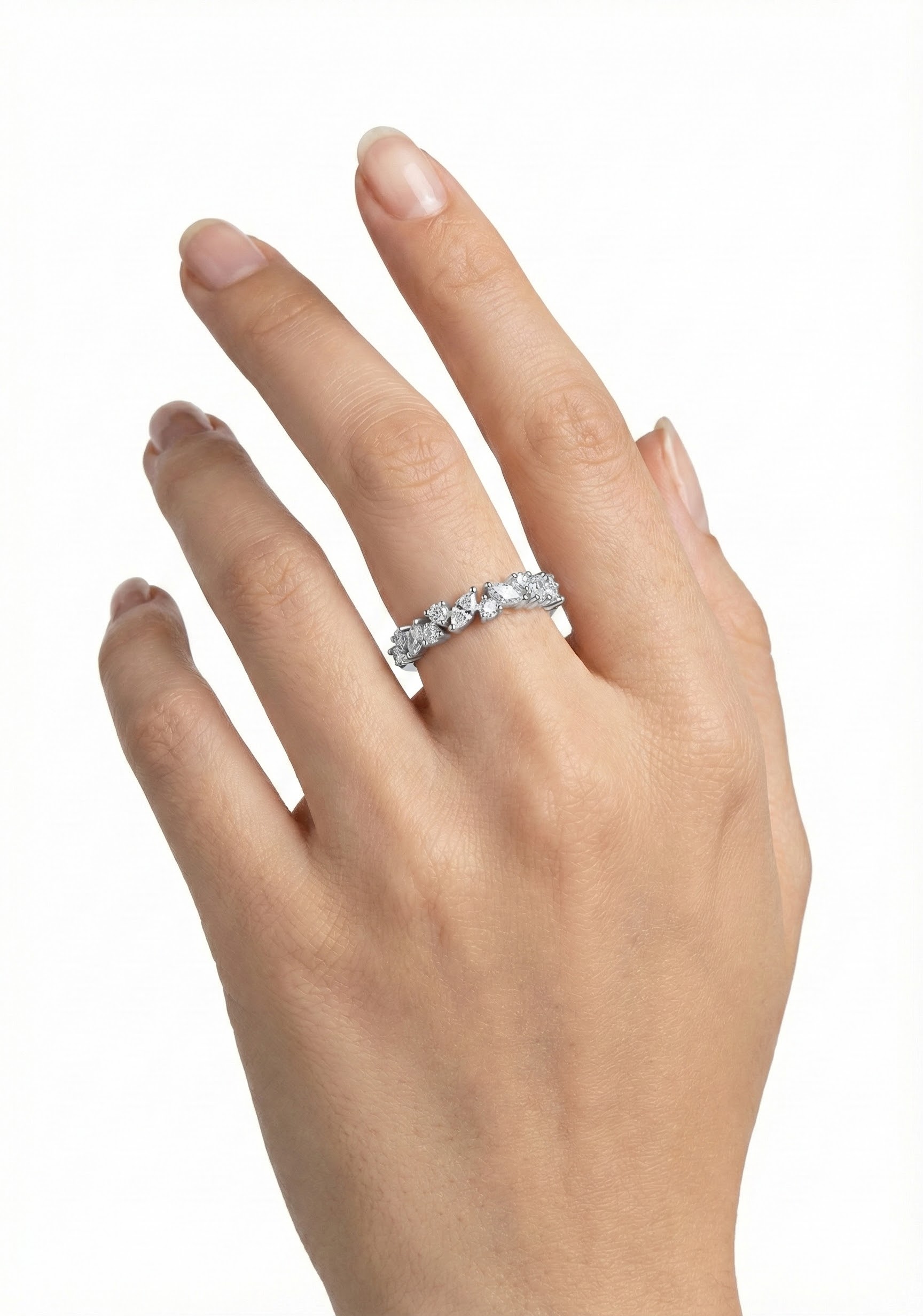 Prsten s precizně broušenými krystaly briliantového brusu - detail