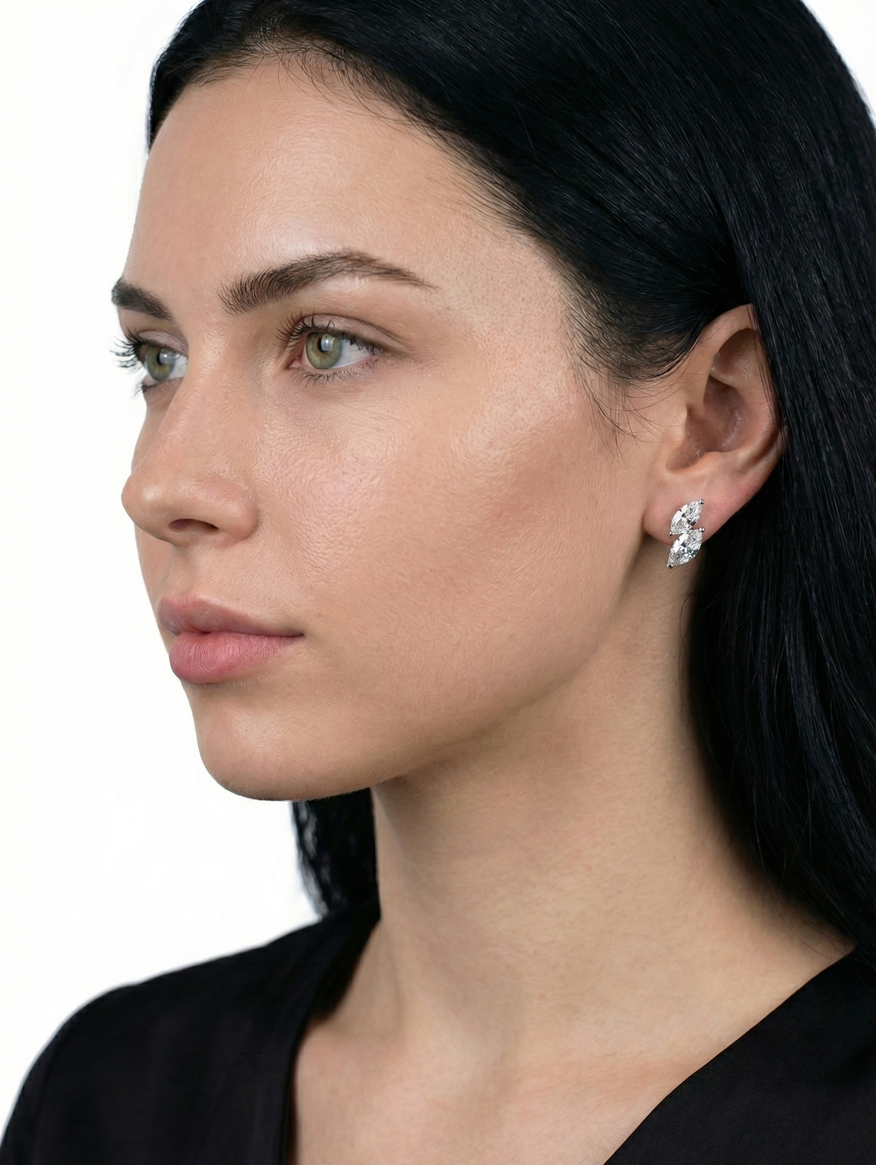 Náušnice v páru osázených krystalů - detail