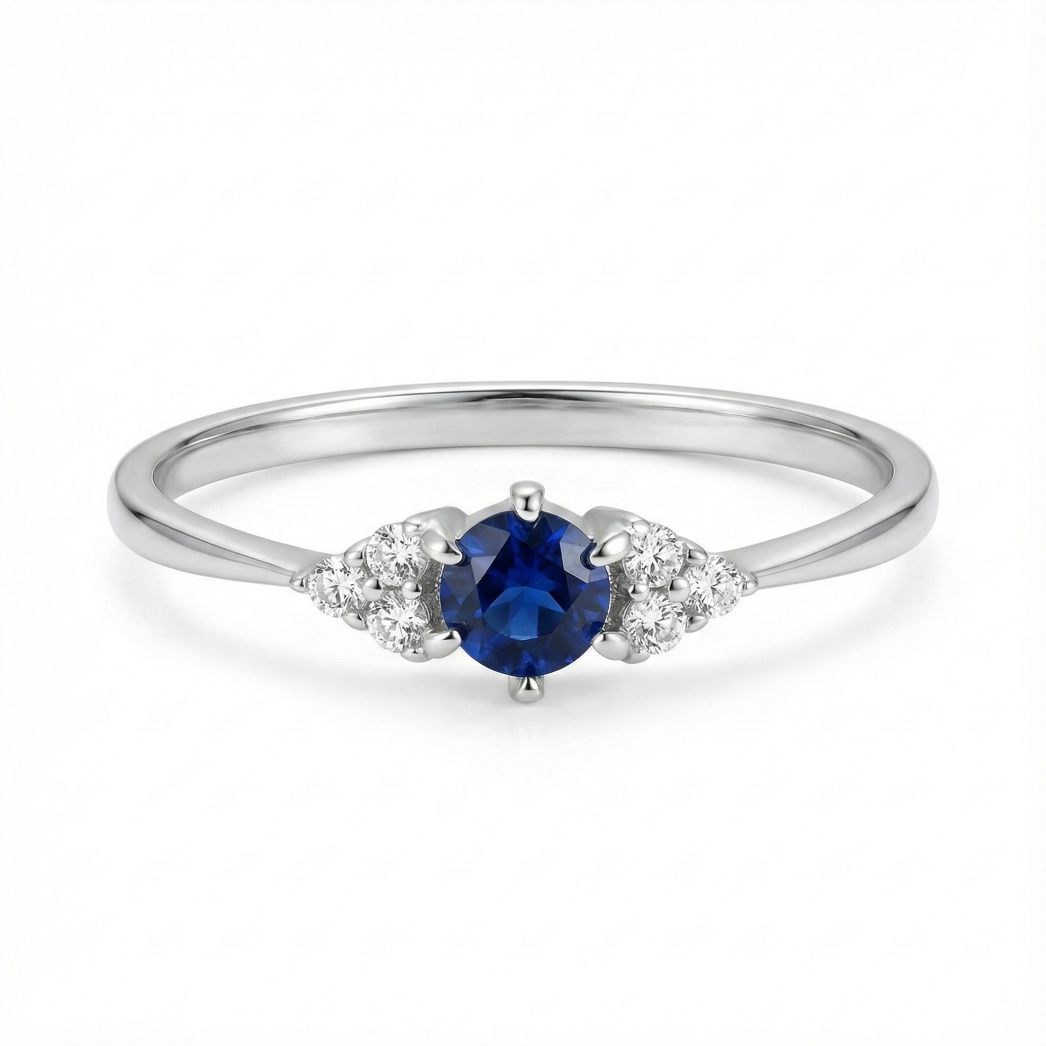 Prsten v barvě safíru a osazeními krystaly
