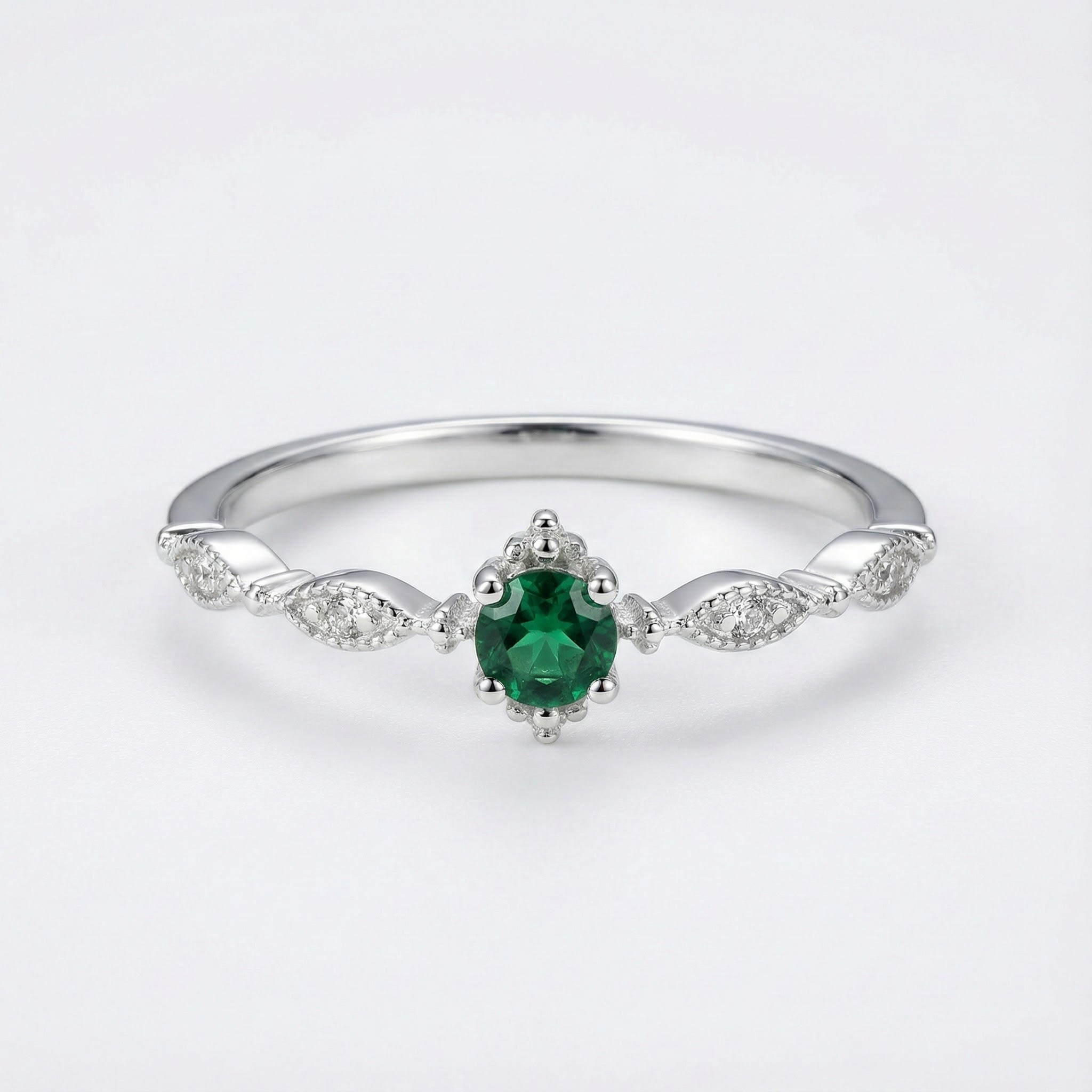  Prsten s kulatým krystalem v barvě emeraldu