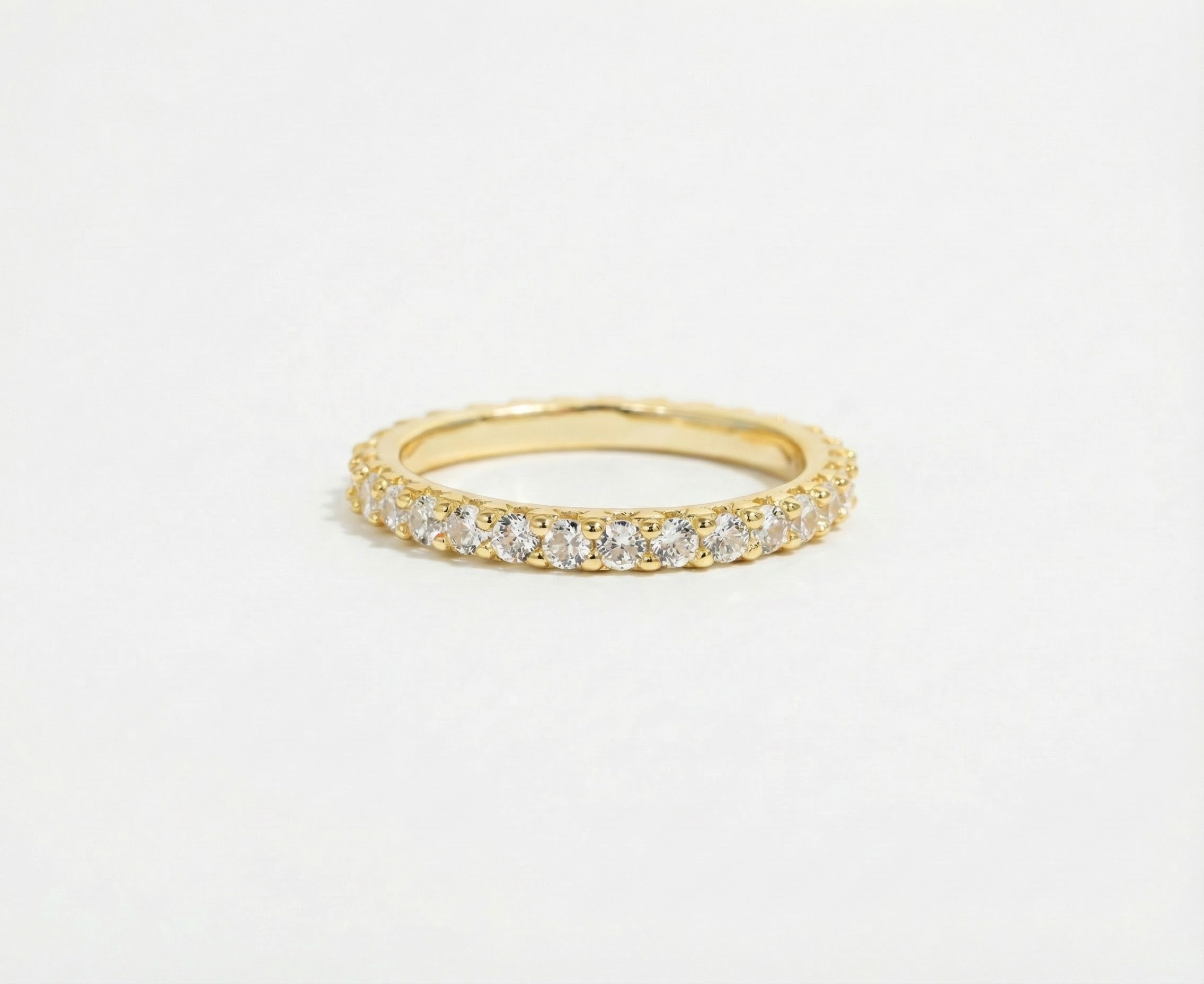 Prsten s vysoce leštěným zlatým finišem a krystaly briliantového brusu