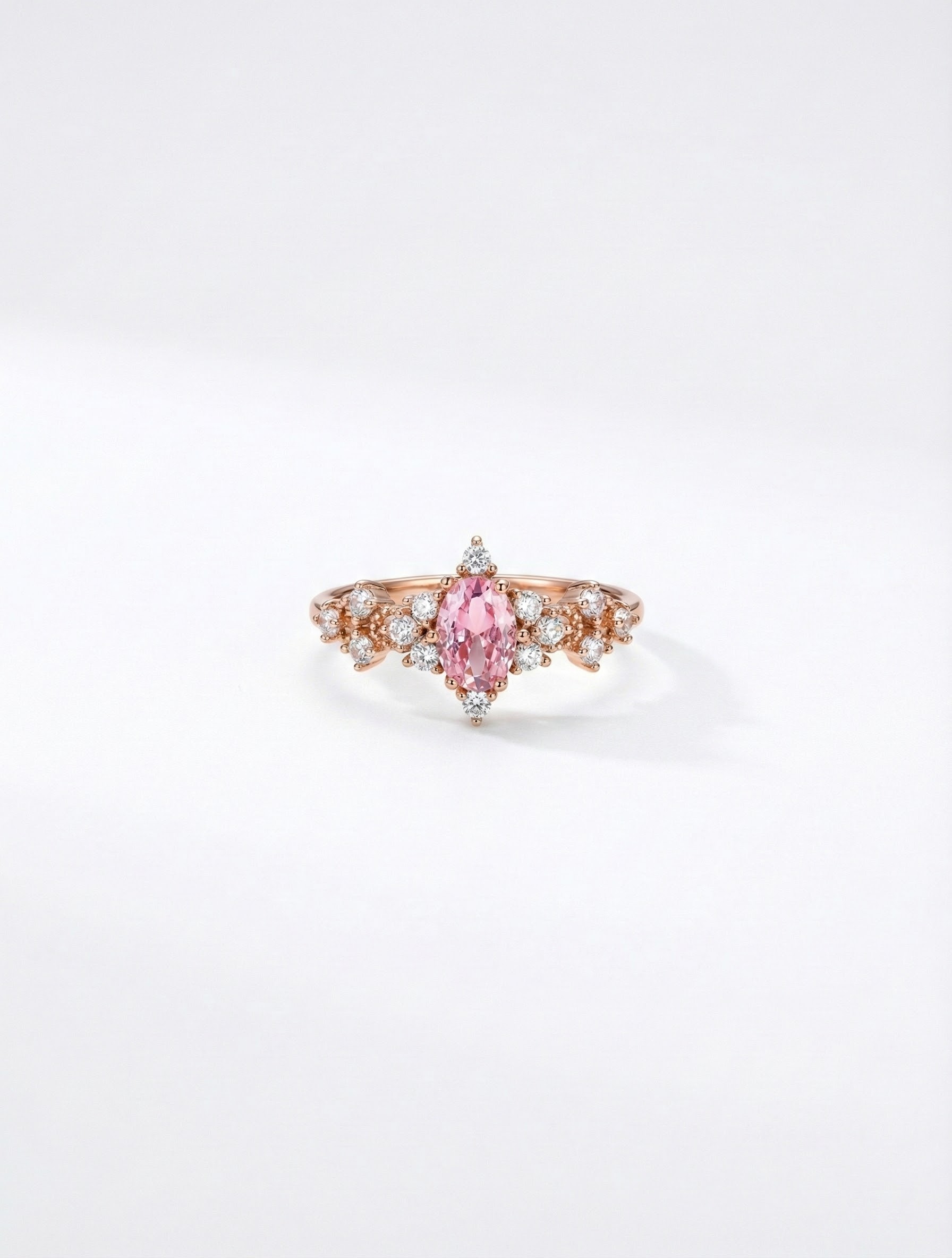Prsten s růžovo zlatým leskem a osazeními krystaly