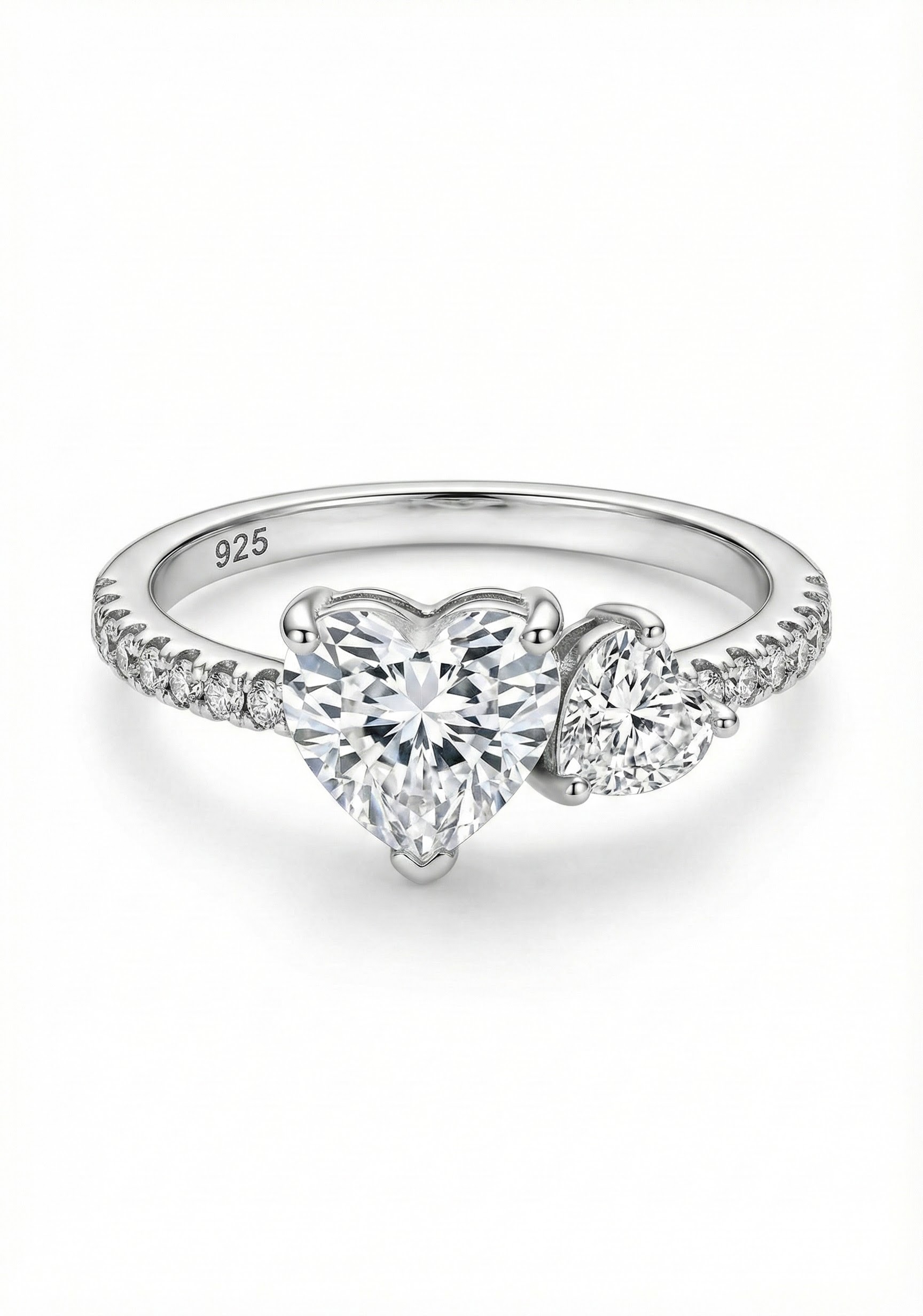 Prsten s jiskřivou kompozicí kamenů