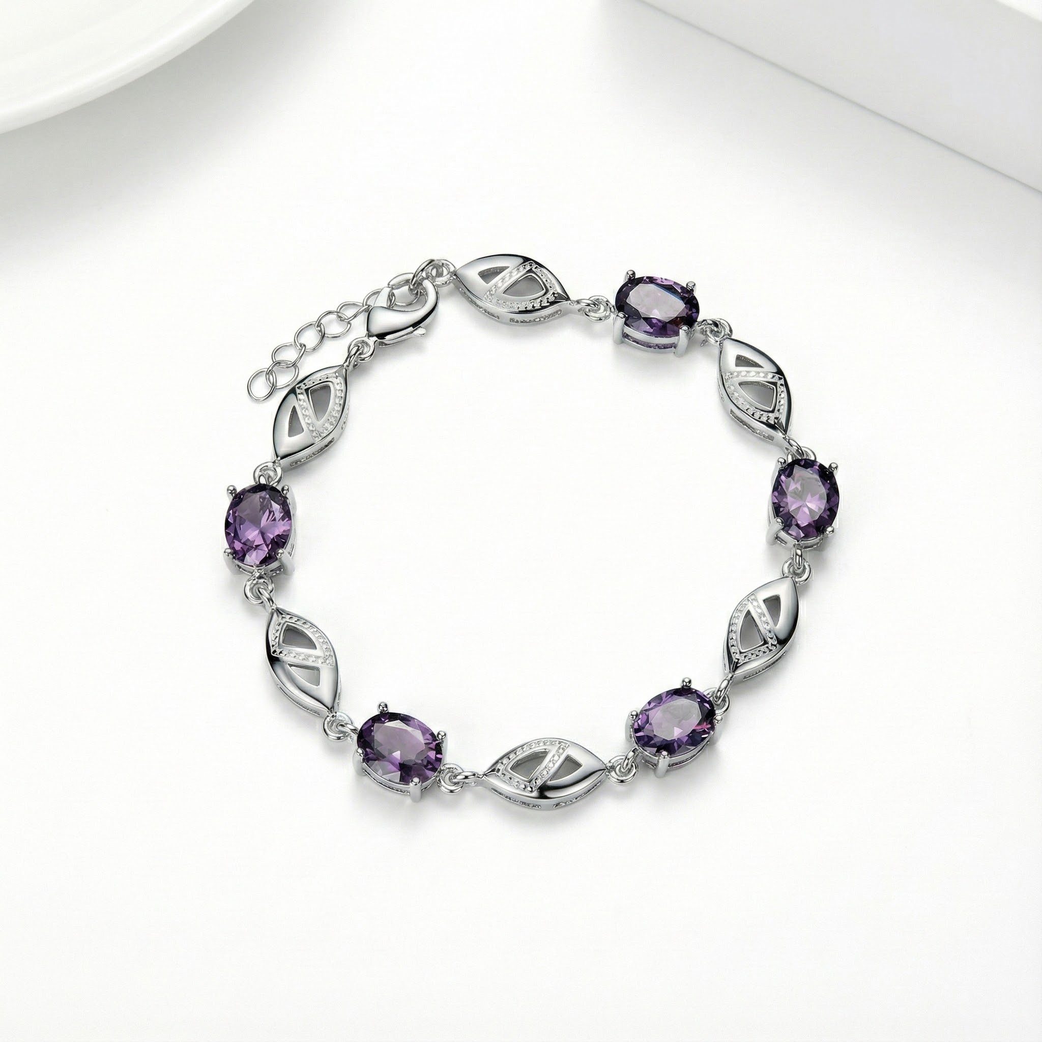Náramek s broušenými krystaly v tónu ametystu