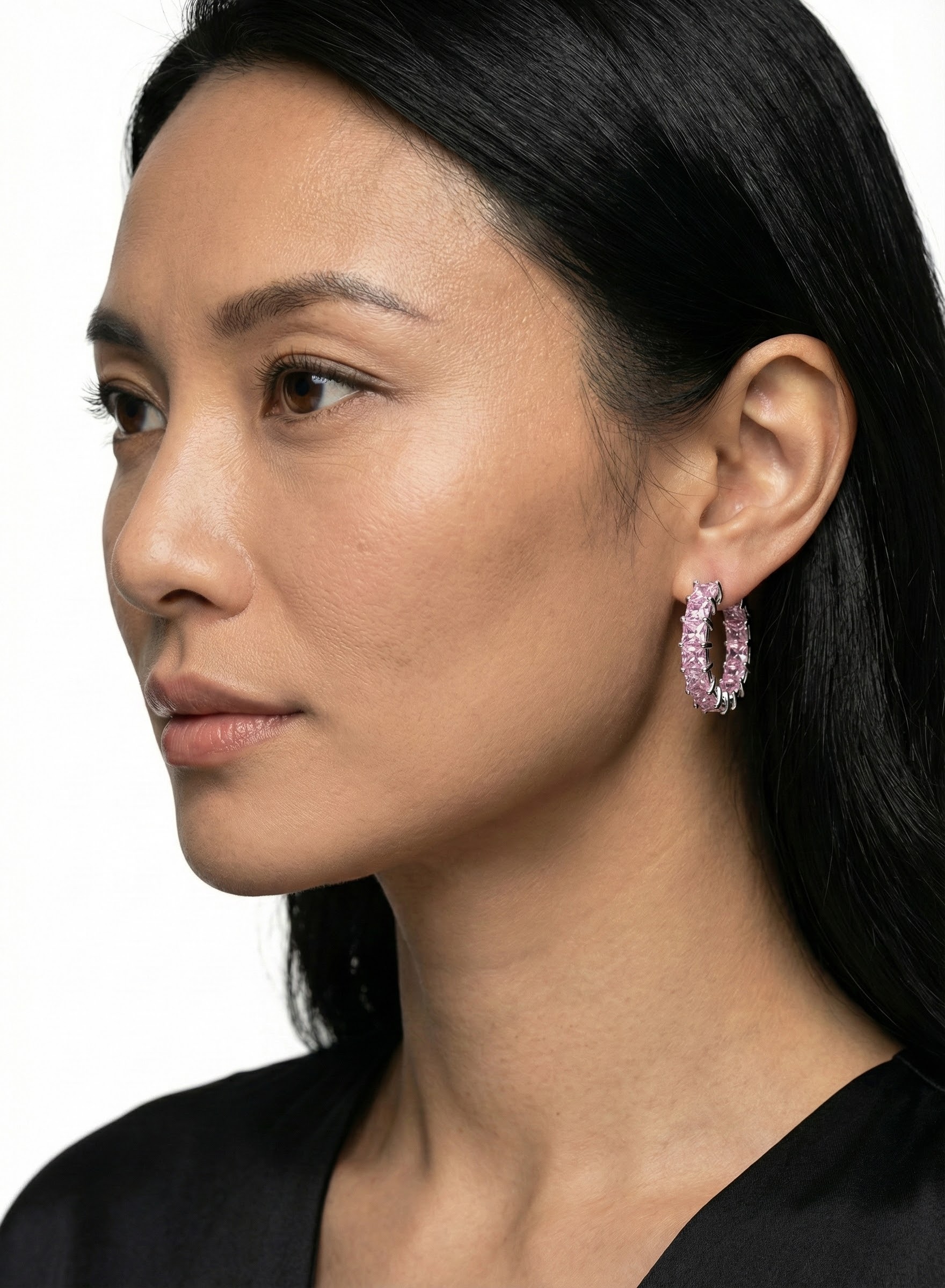 Náušnice s růžovými krystaly briliantového brusu - detail