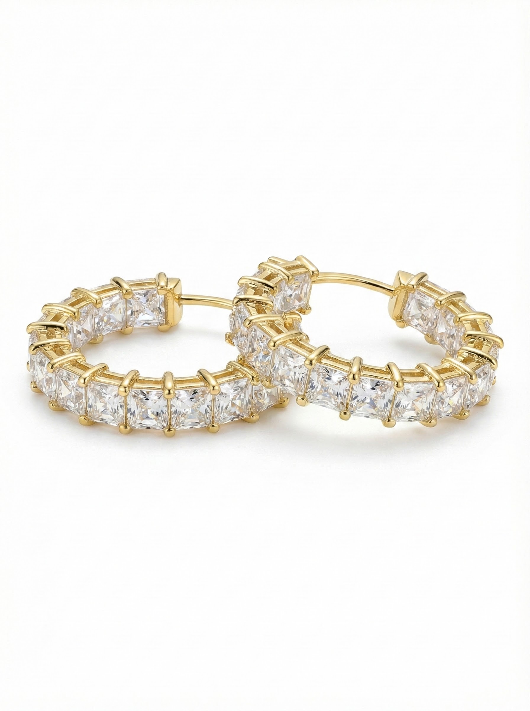 Náušnice se zlatým leskem a krystaly briliantového brusu