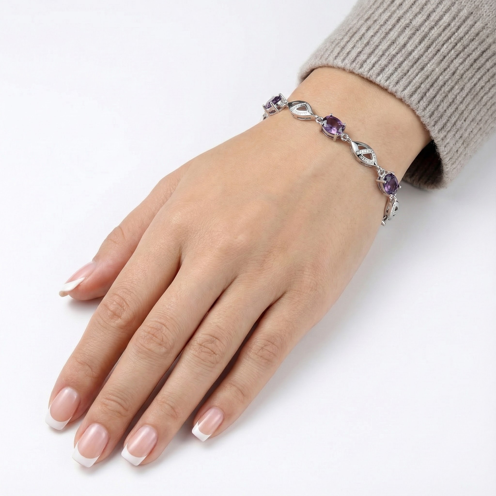 Náramek s broušenými krystaly v tónu ametystu - detail
