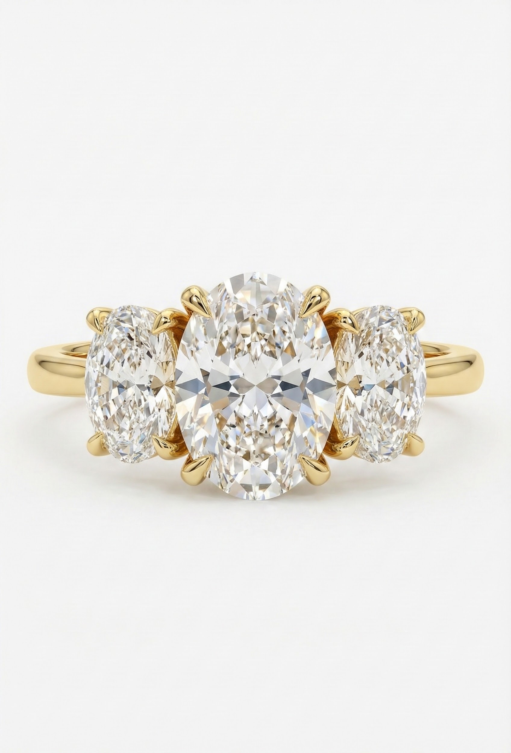 Prsten s luxusním zlatistým povrchem a krystaly