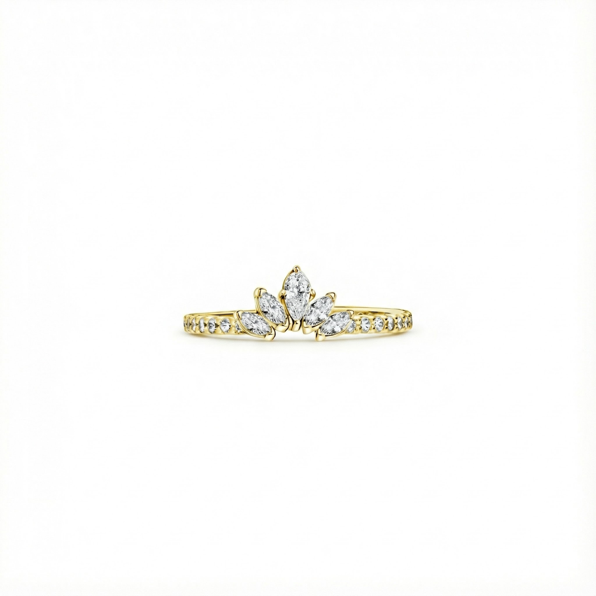 Prsten se zlatým odleskem a osazeními krystaly