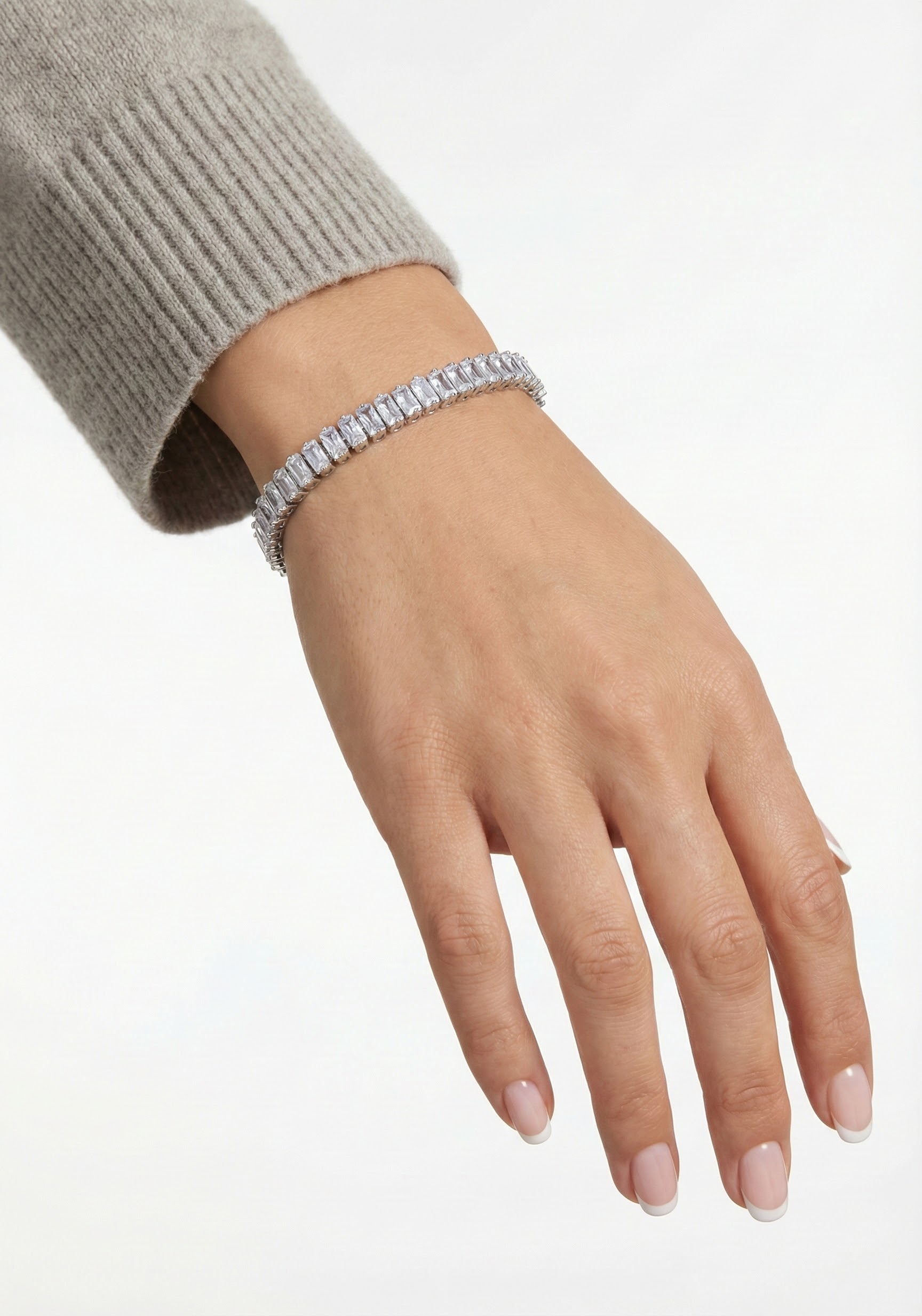 Náramek stříbrného lesku s krystaly briliantového brusu - detail