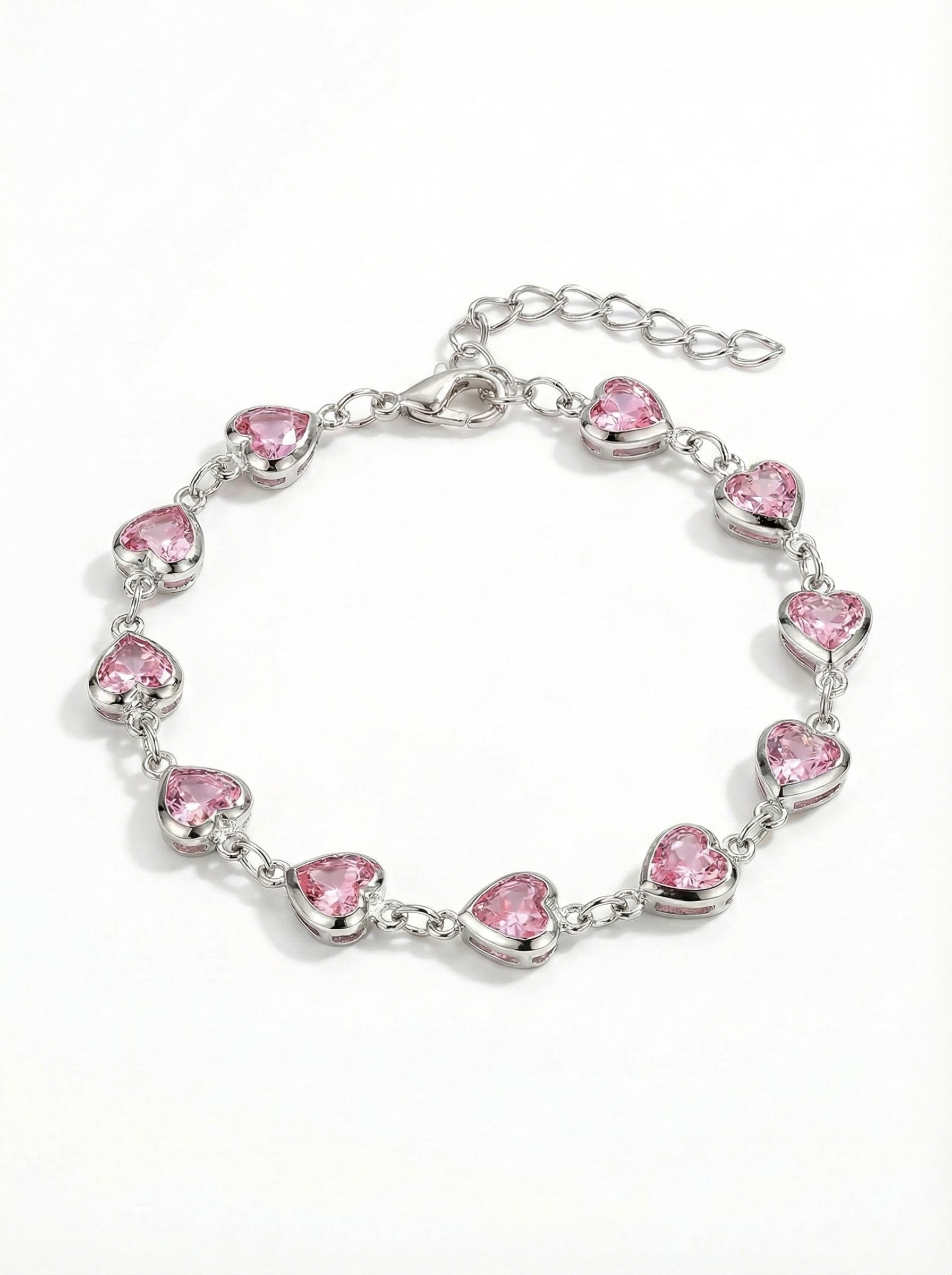 Krystaly briliantového brusu v růžovém nádechu