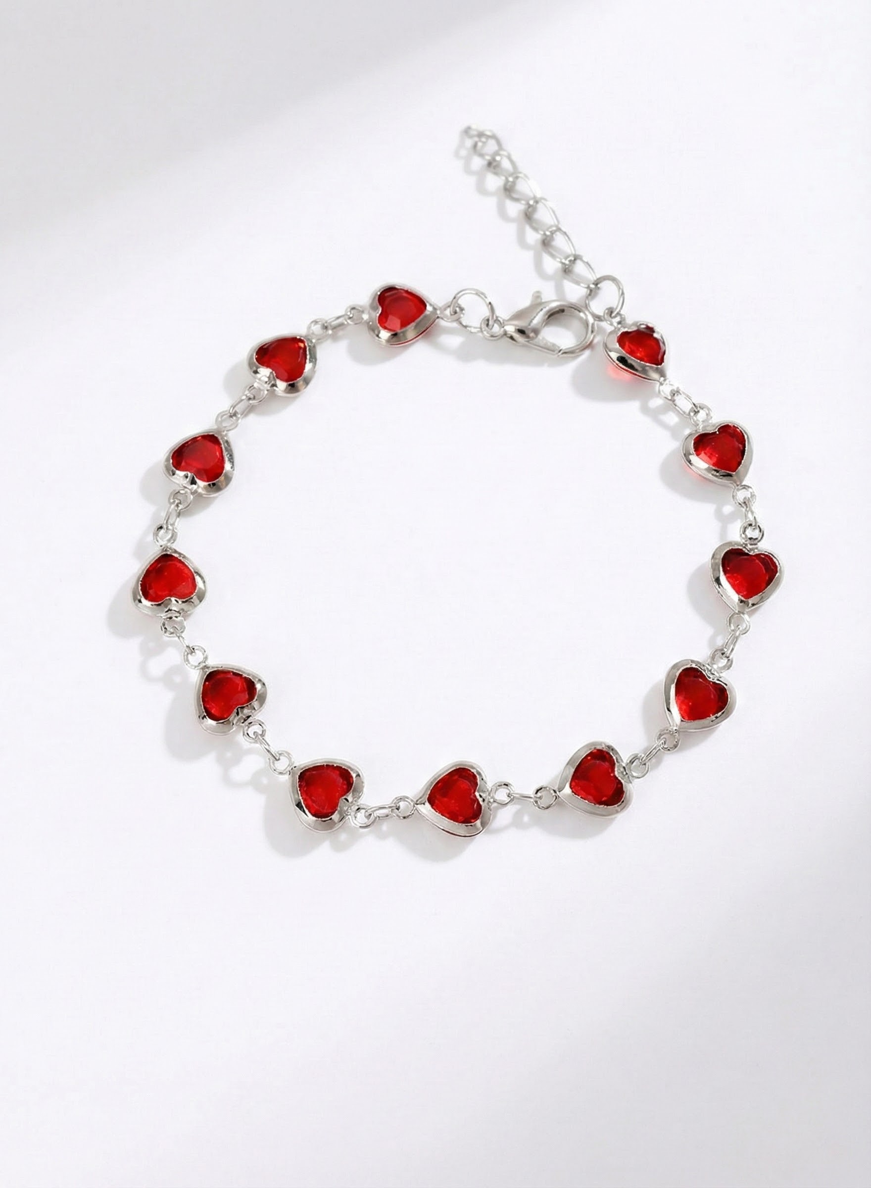 Náramek stříbrného lesku s krystaly briliantového brusu