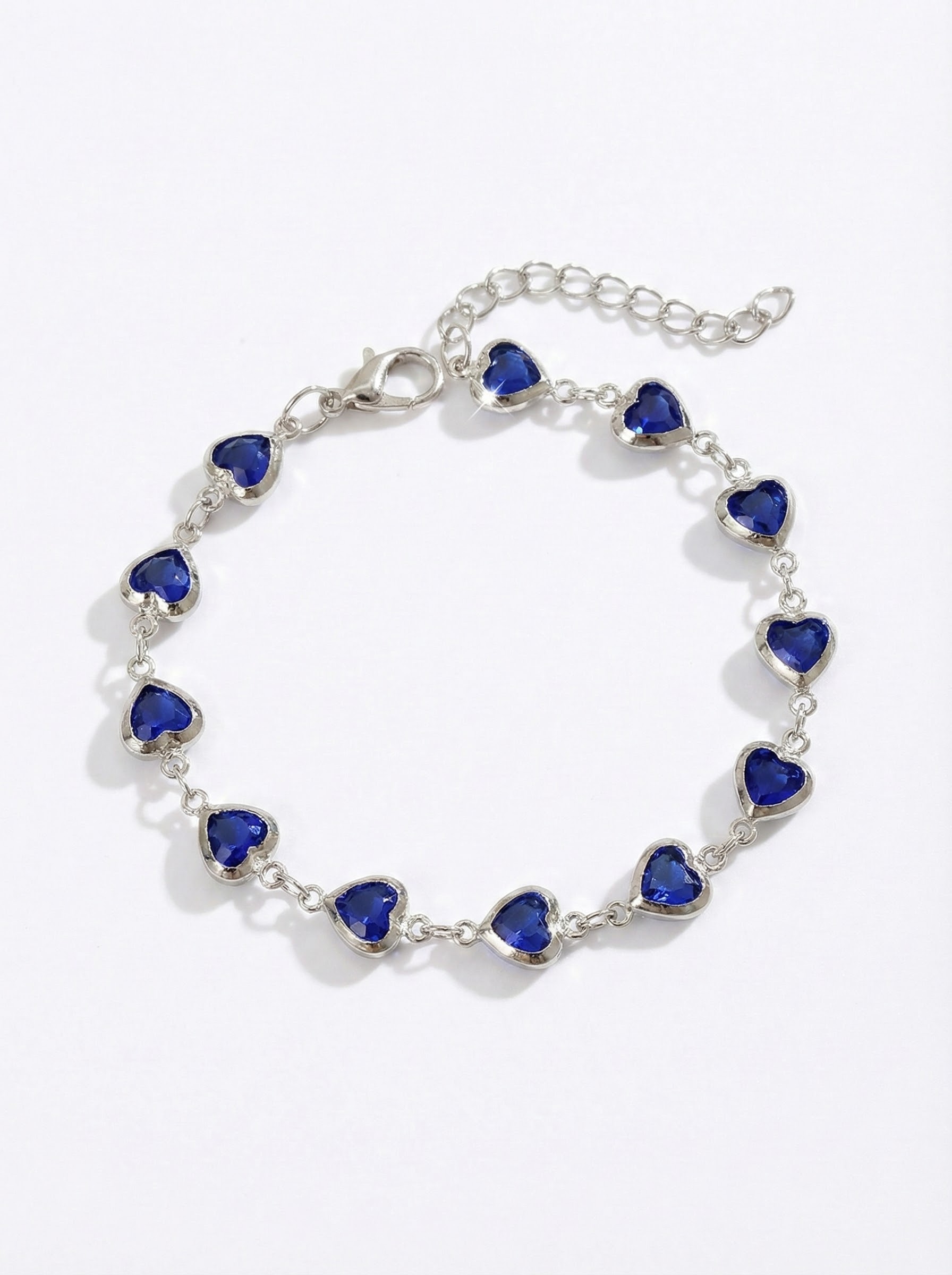 Krystaly briliantového brusu v podobě safíru