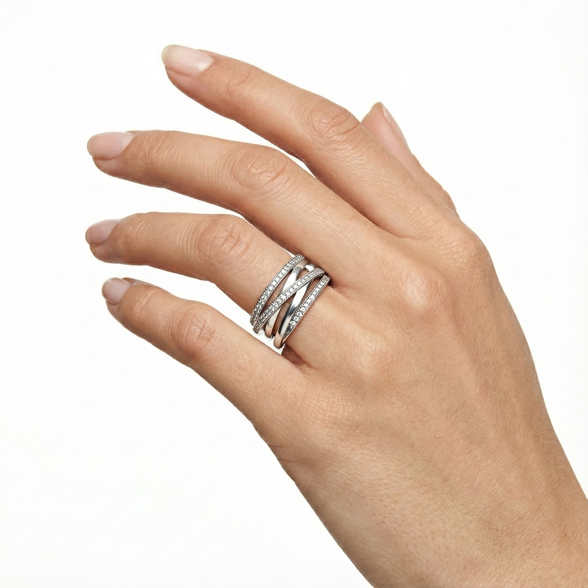 Prsten zdobený krystaly s briliantovým výbrusem - detail