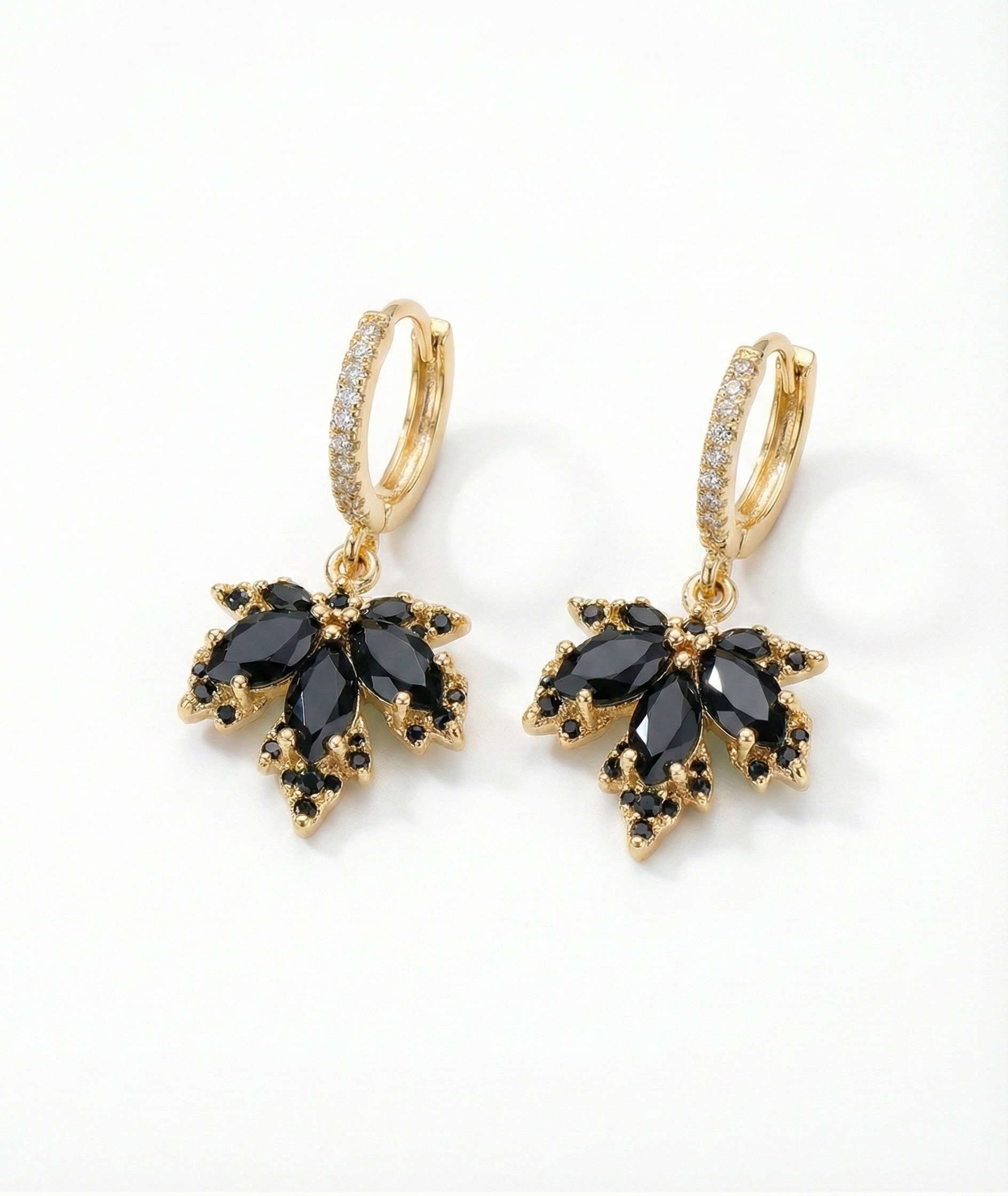 Krystaly briliantového brusu v podobě onyxu