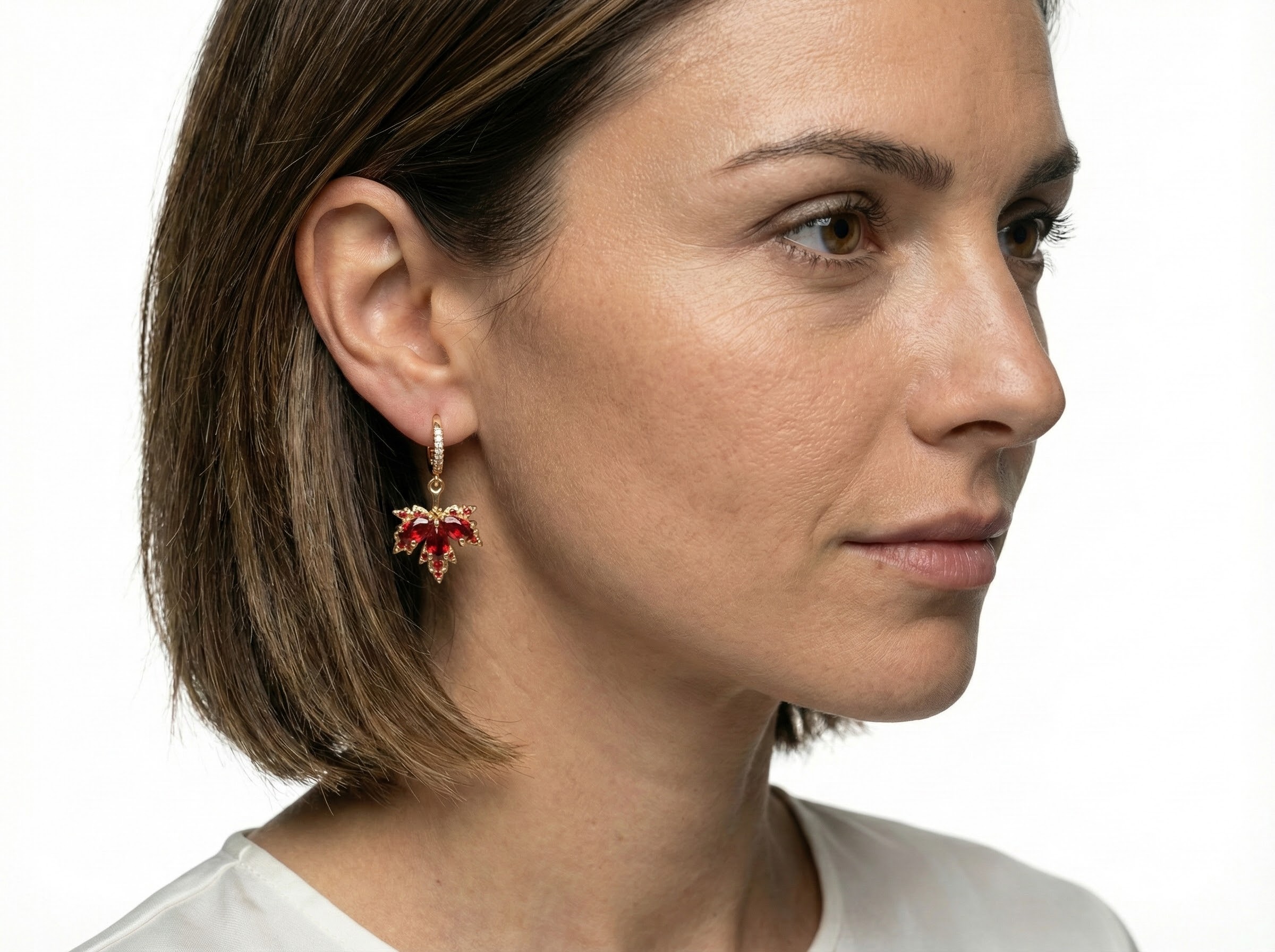 Náušnice zlatavého lesku s krystaly briliantového brusu - detail