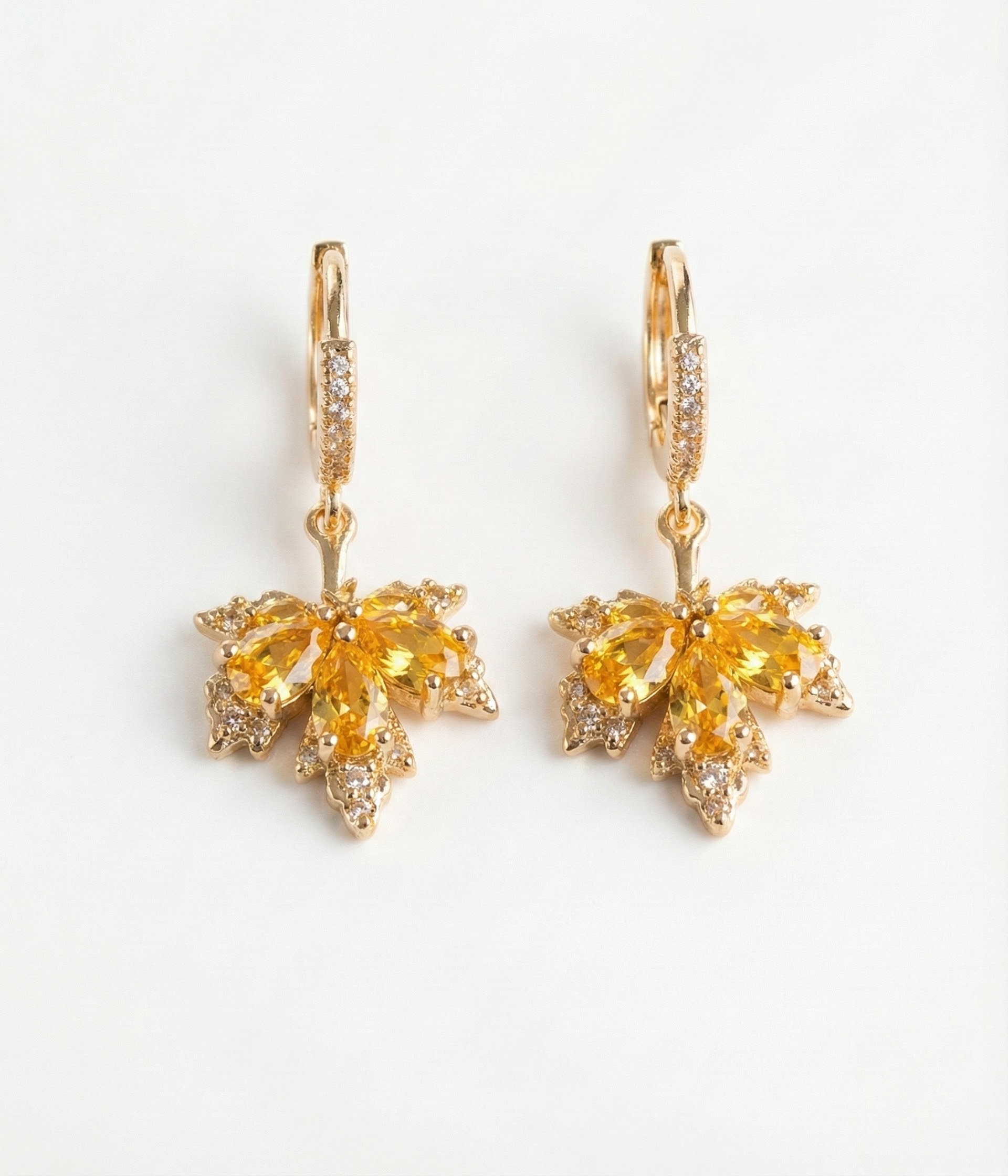 Krystaly briliantového brusu žlutého tónu