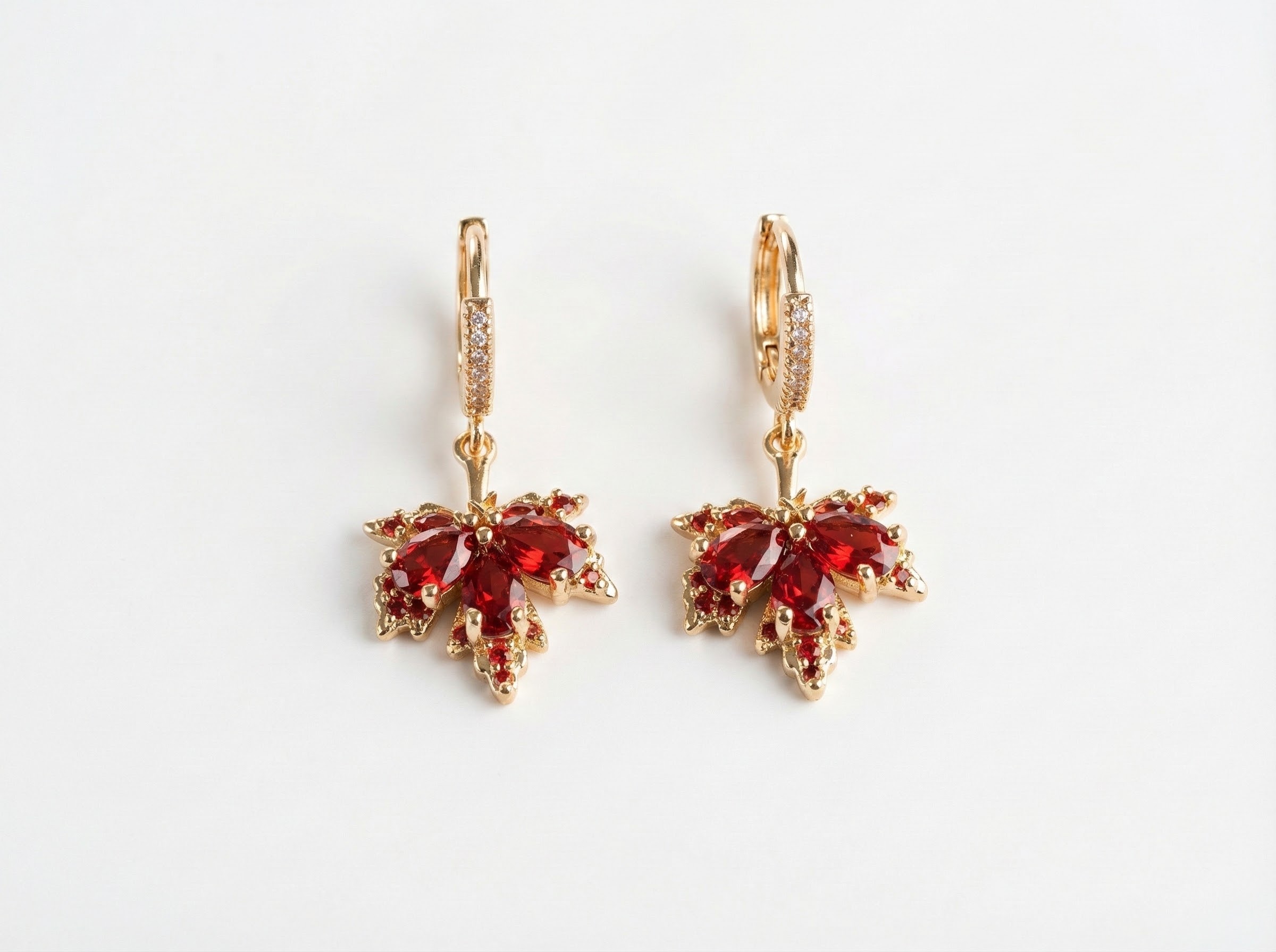 Náušnice zlatavého lesku s krystaly briliantového brusu