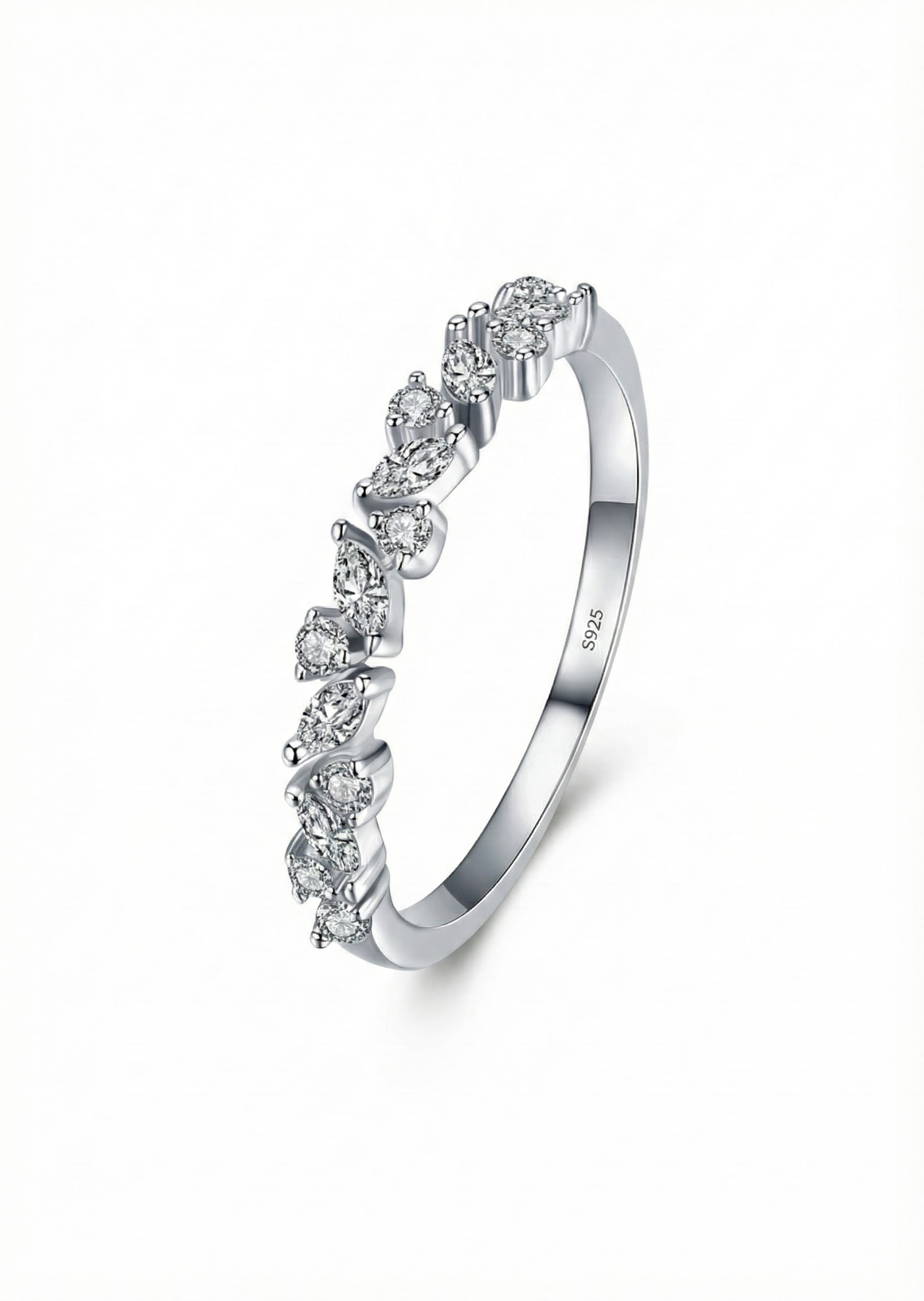 Prsten s precizně broušenými krystaly briliantového brusu