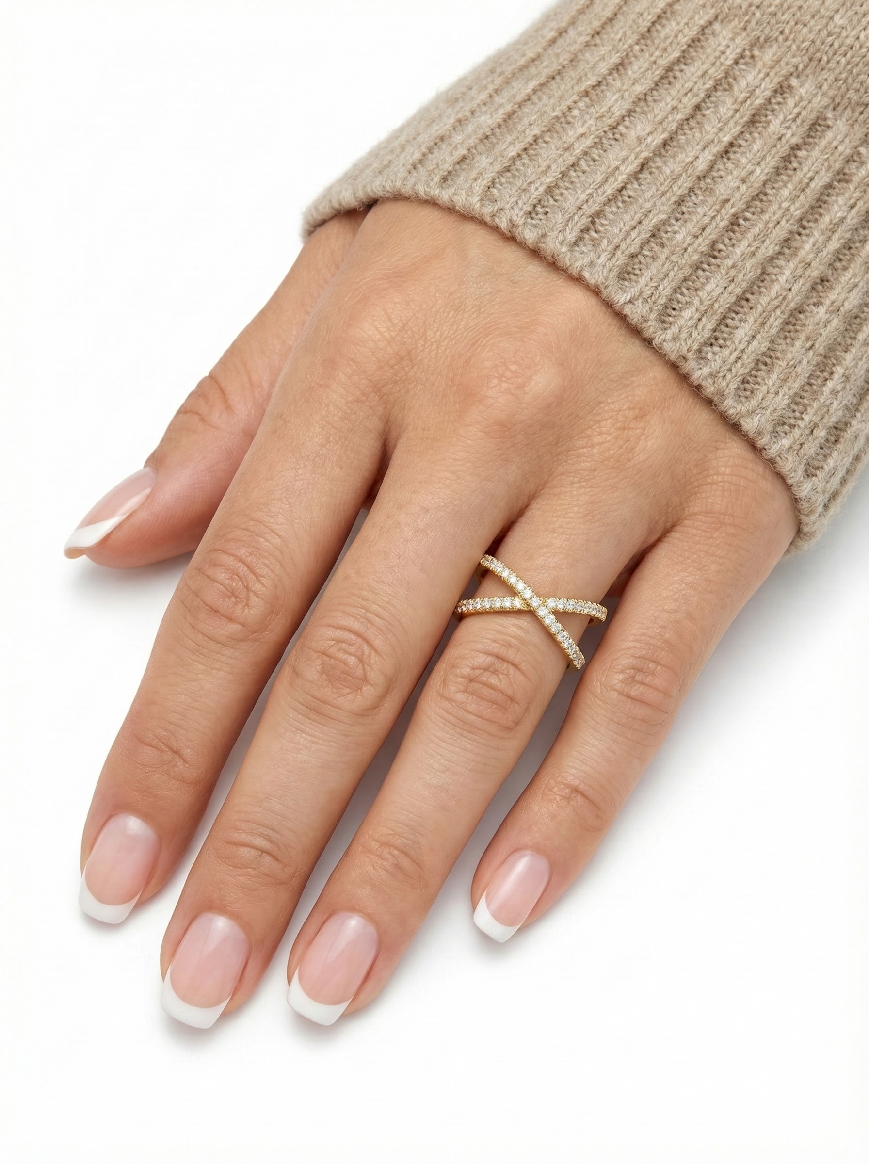 Prsten se zlatým odleskem a osazeními krystaly