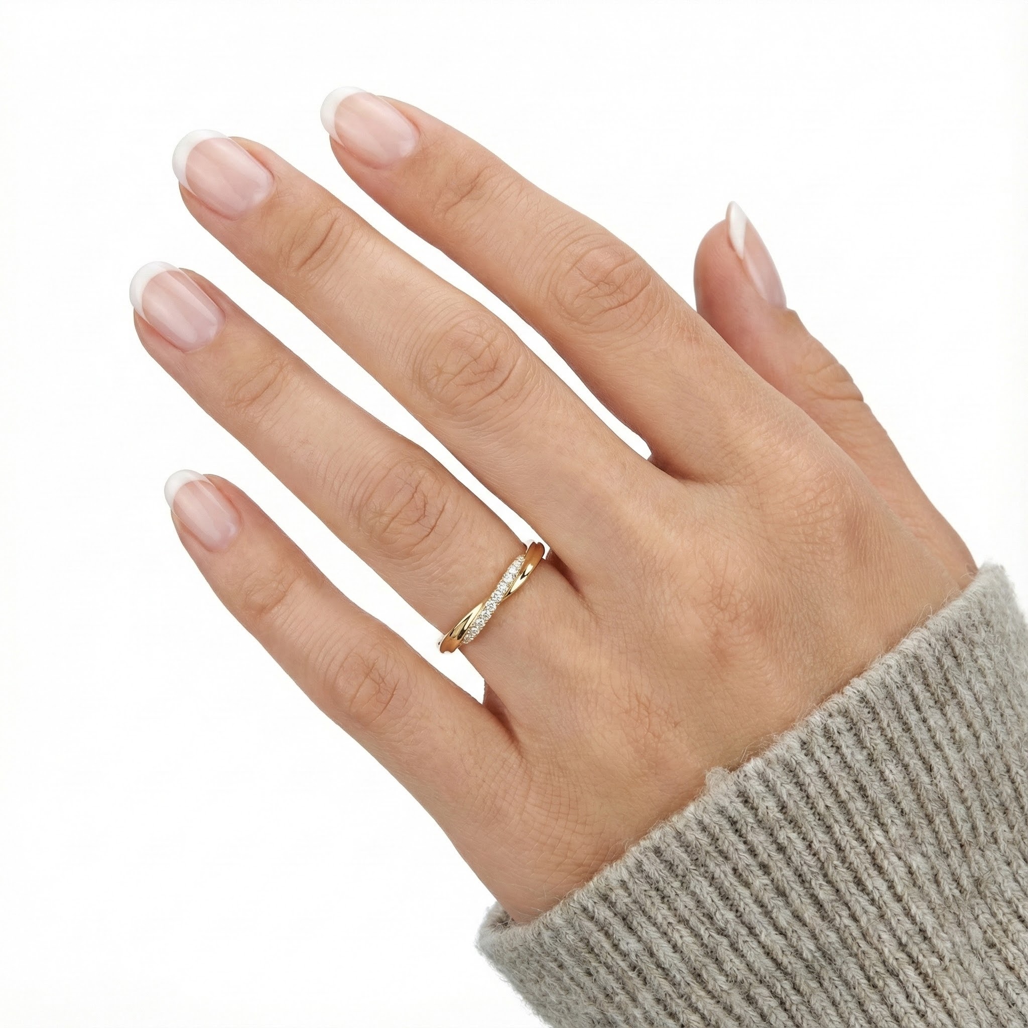 Prsten se zlatým odleskem a osazenými krystaly - detail