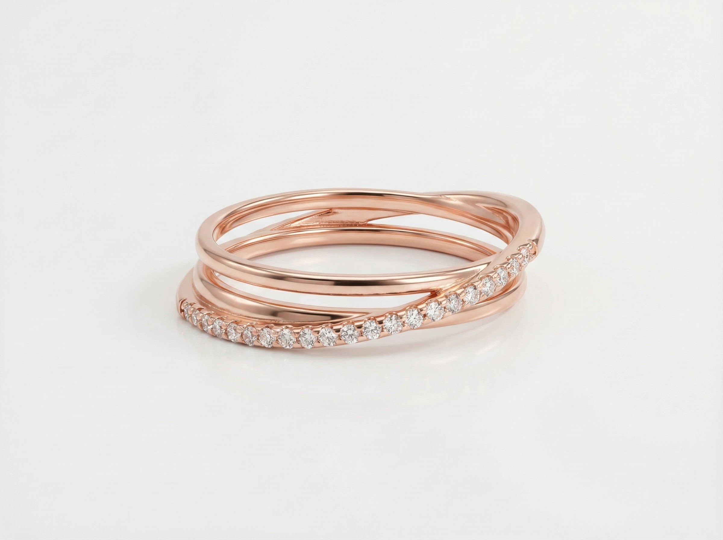 Prsten s růžovo zlatým leskem a oslnivími krystaly