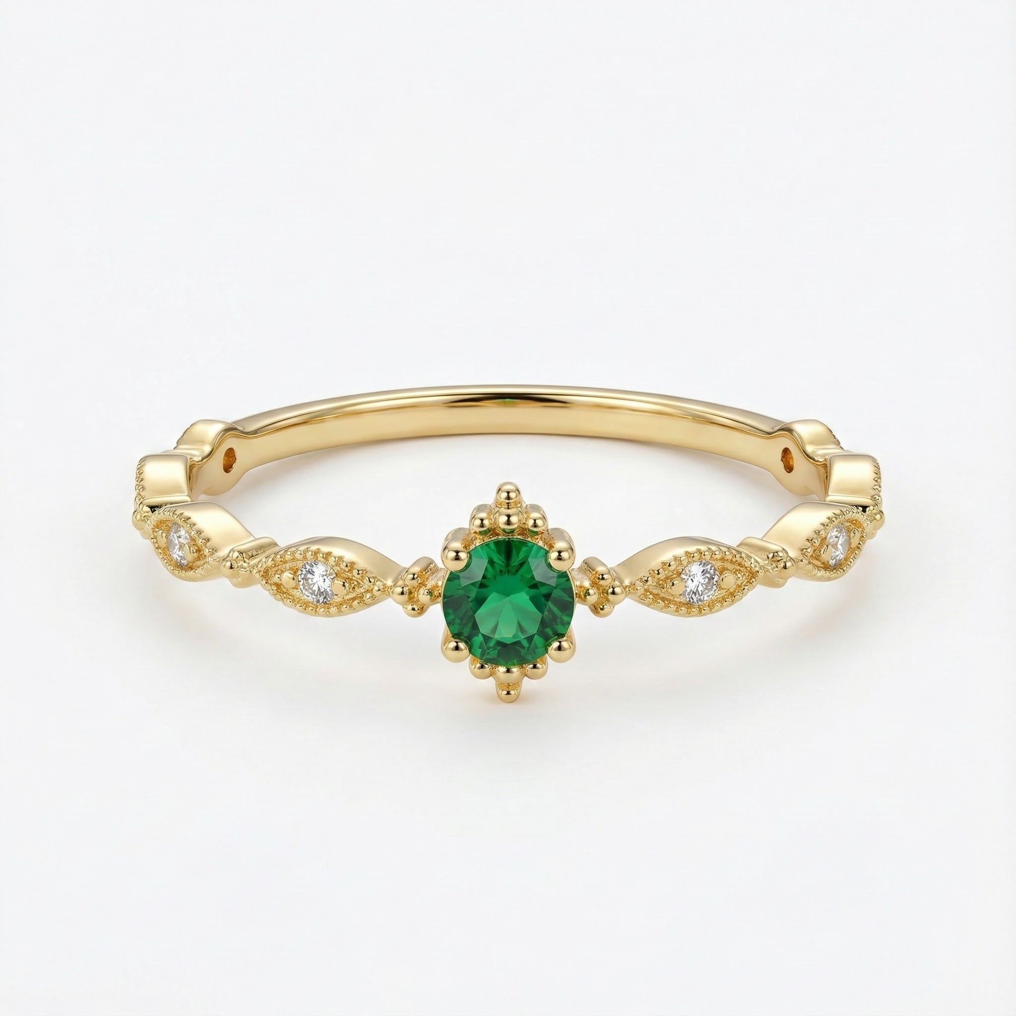Prsten ve zlatém lesku s broušeným krystalem v barvě emeraldu